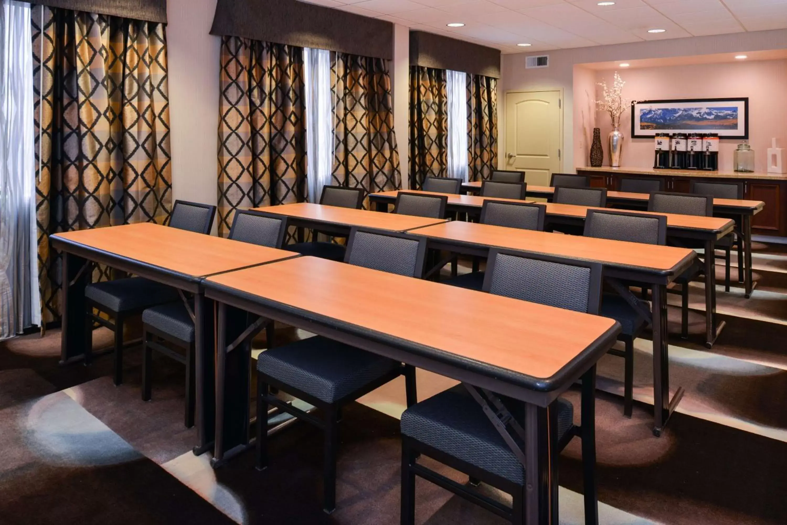 Meeting/conference room in Hampton Inn & Suites Denver-Speer Boulevard