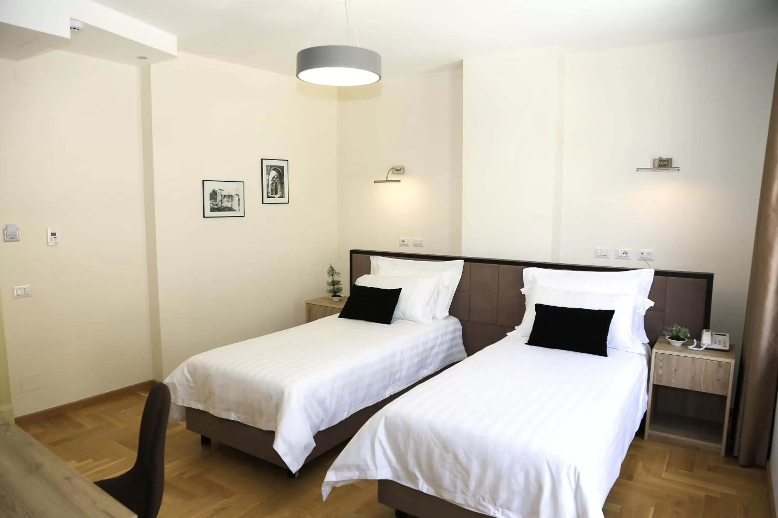 Standard Twin Room in Mervin Hotel Standard Twin Room in Mervin Hotel