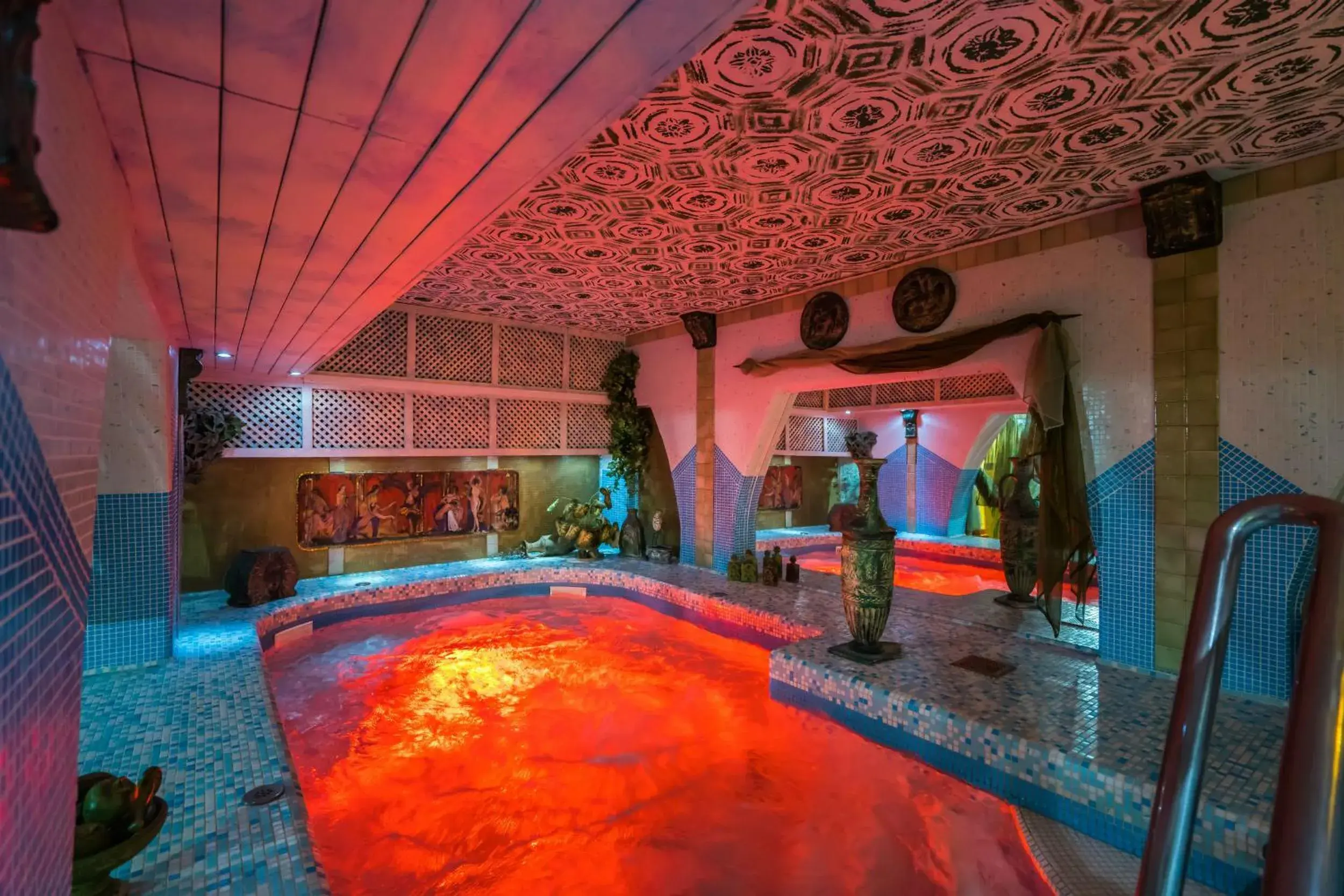 Hot Tub in Janus Boutique Hotel & Spa