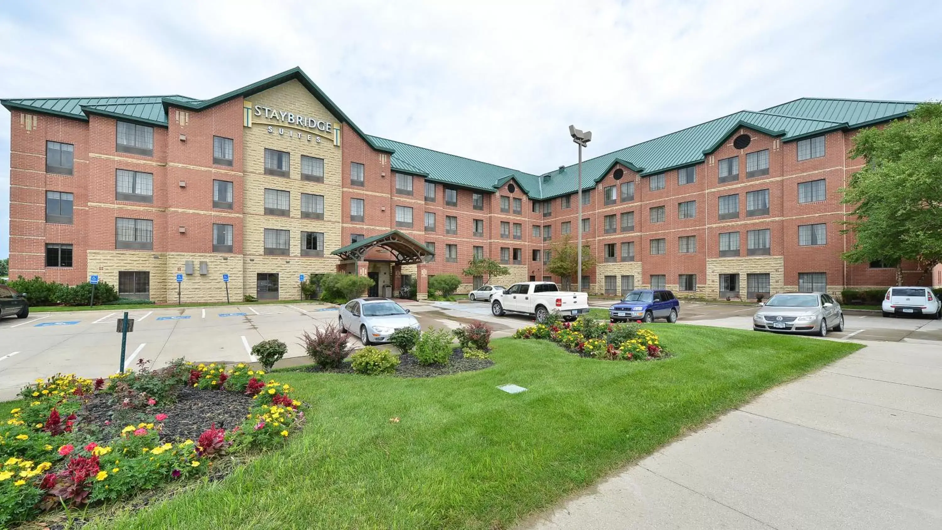 Property building in Staybridge Suites West Des Moines, an IHG Hotel