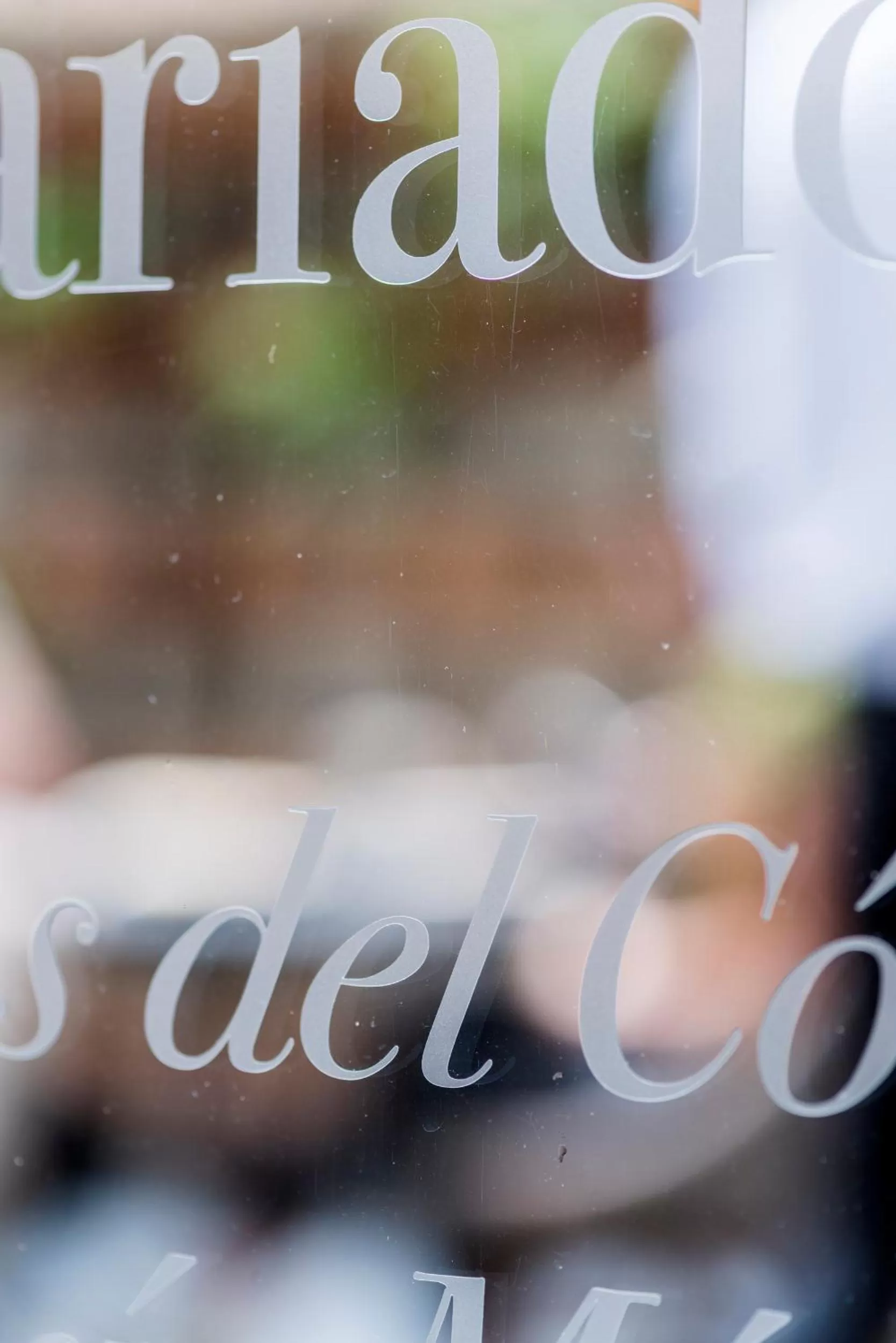 Text overlay in Lettera Hotel