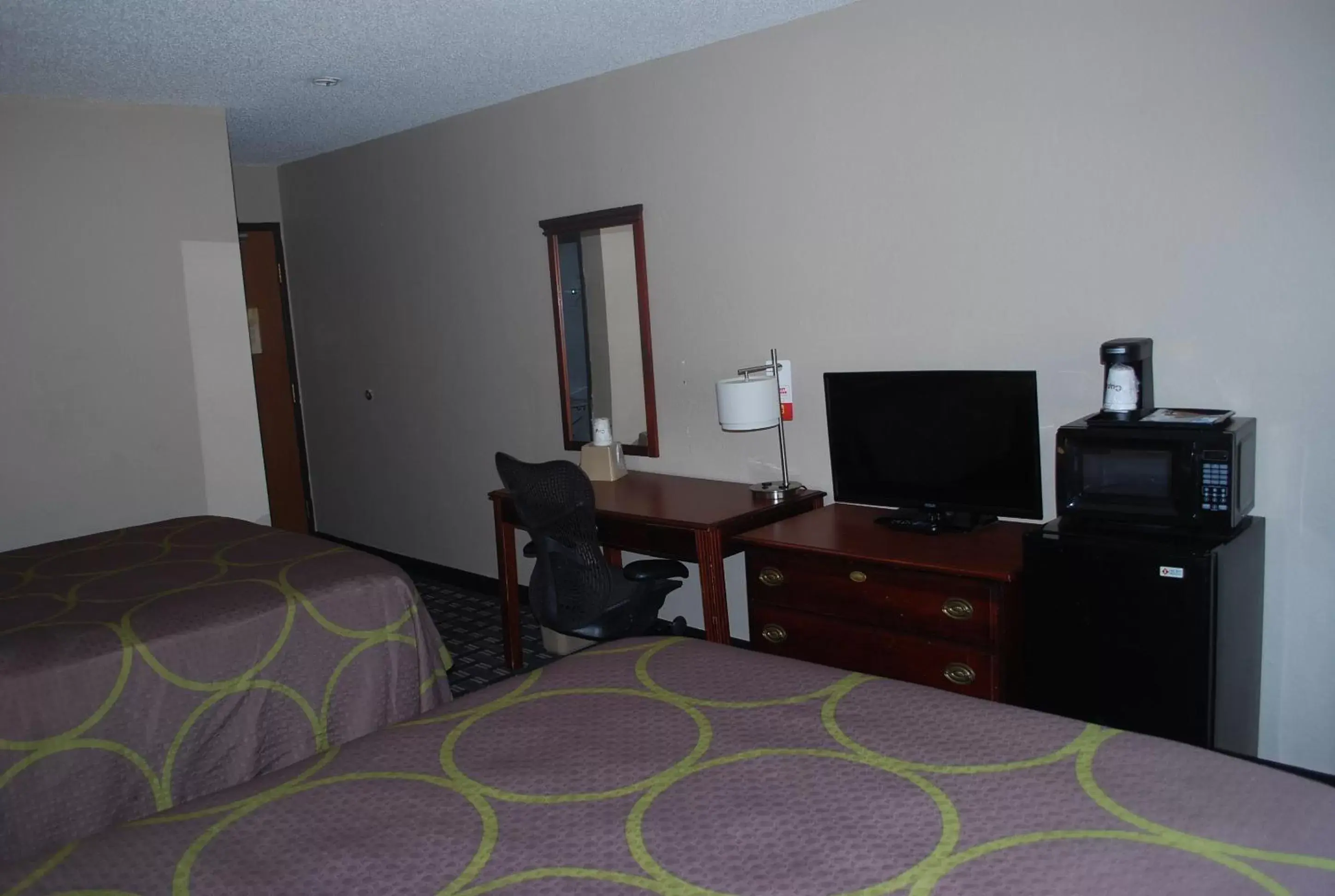 Photo of the whole room, TV/Entertainment Center in Super 8 by Wyndham Warner Robins