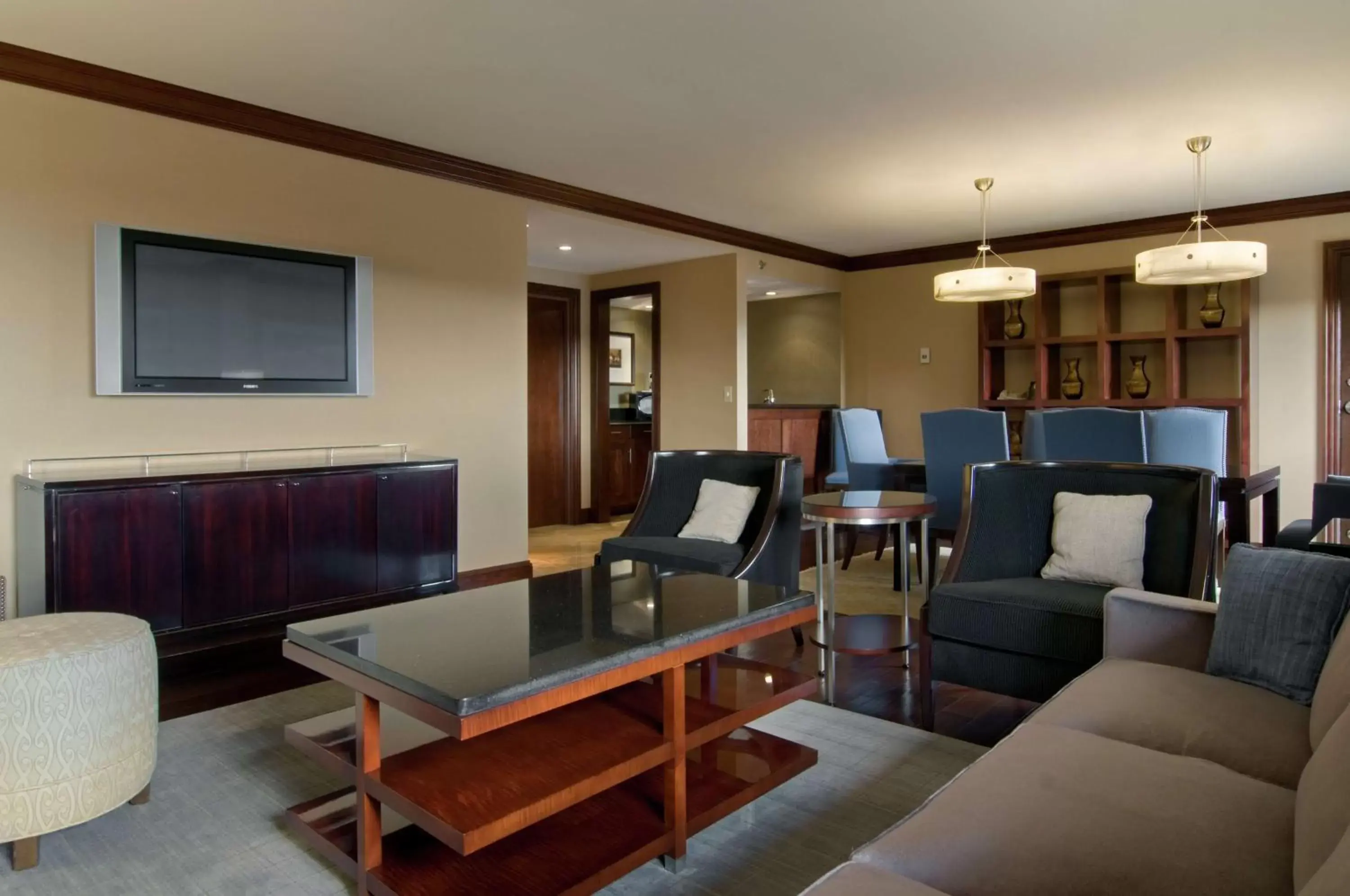Living room, Seating Area in Hilton Raleigh North Hills