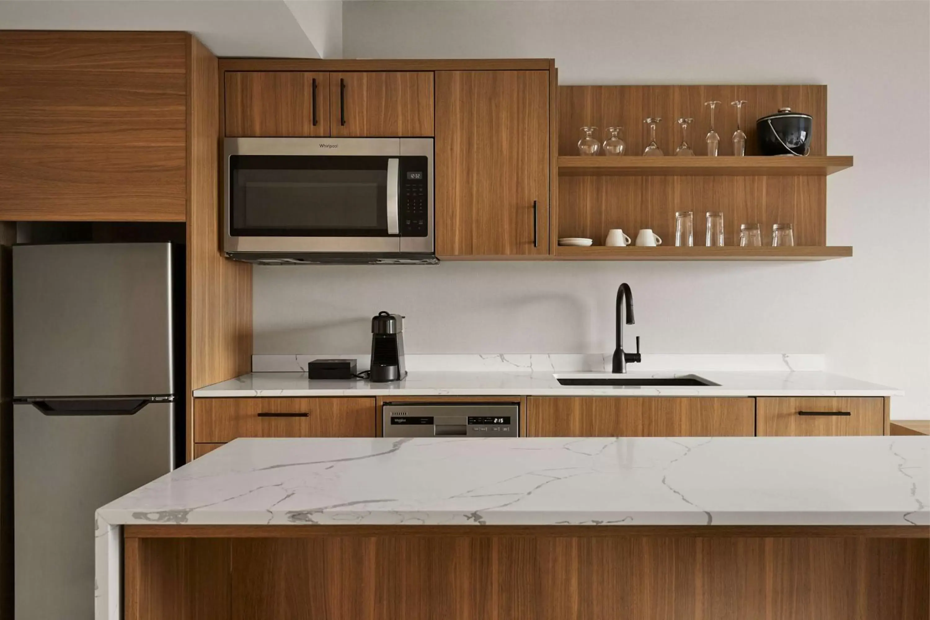 Photo of the whole room, Kitchen/Kitchenette in Hyatt Place Montreal - Downtown