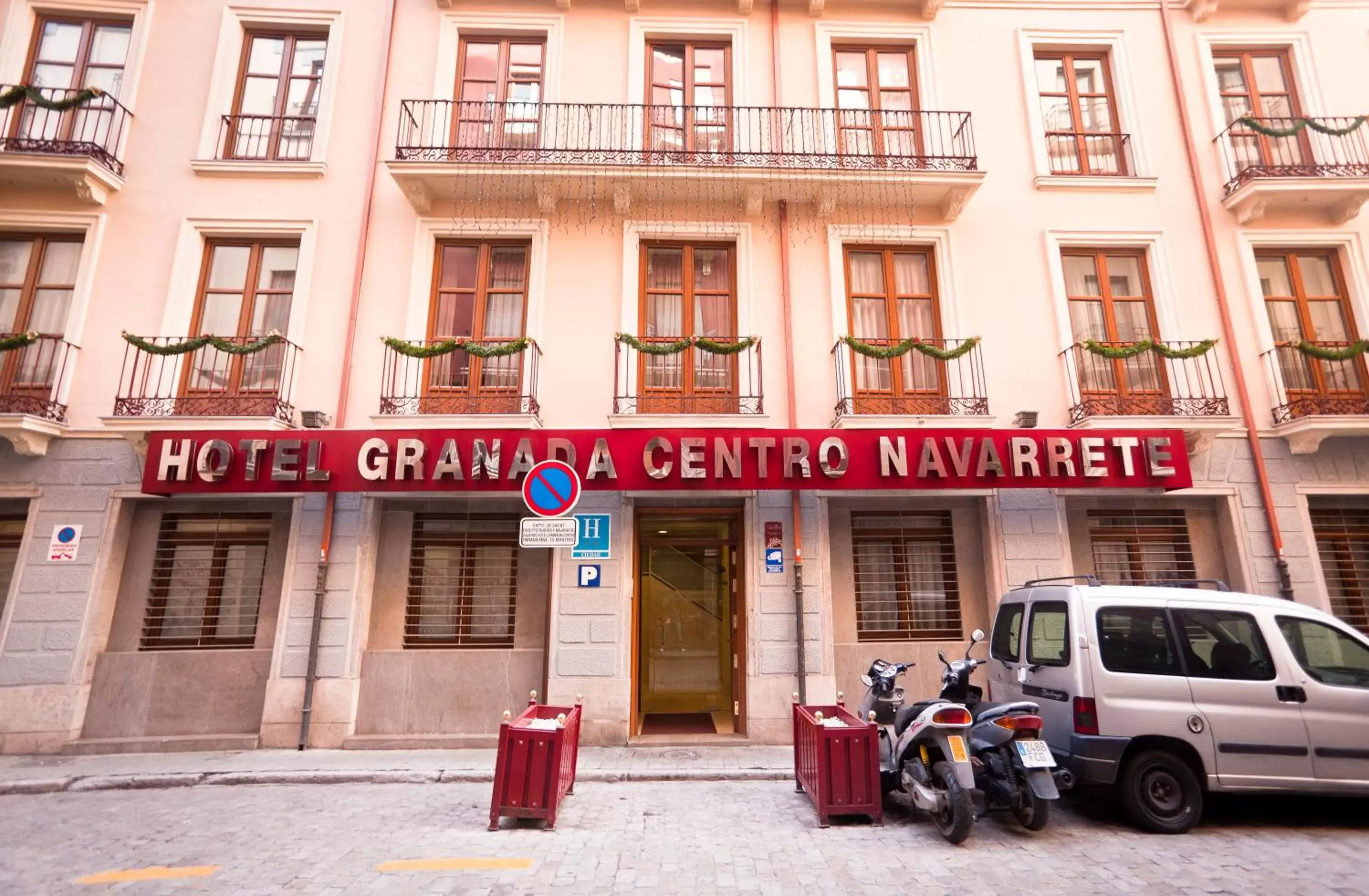Facade/entrance, Property Building in Hotel Granada Centro