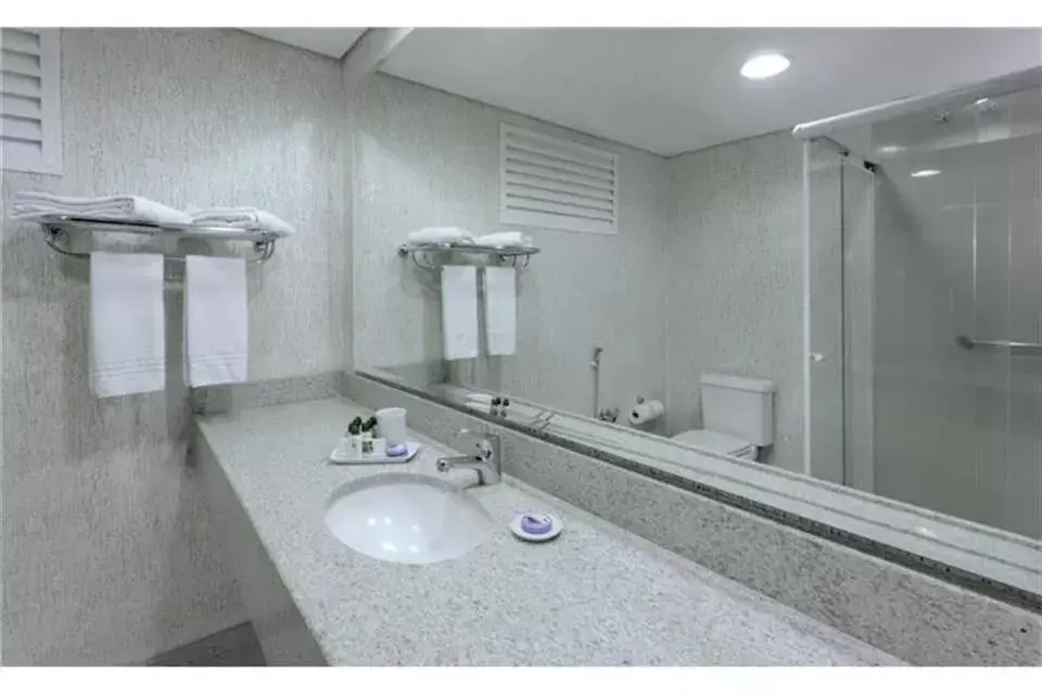 Bathroom in Mabu Curitiba Business