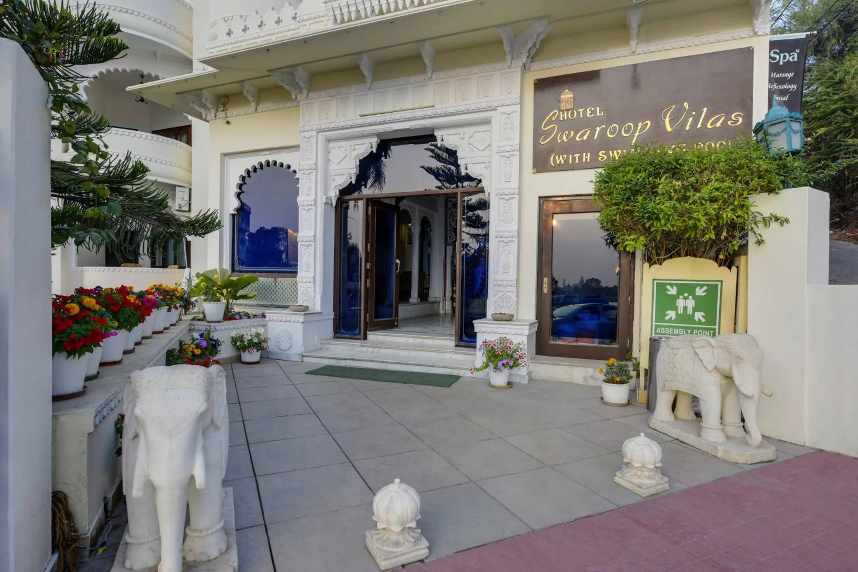 Facade/entrance in Swaroop Vilas - Lake Facing Boutique Hotel