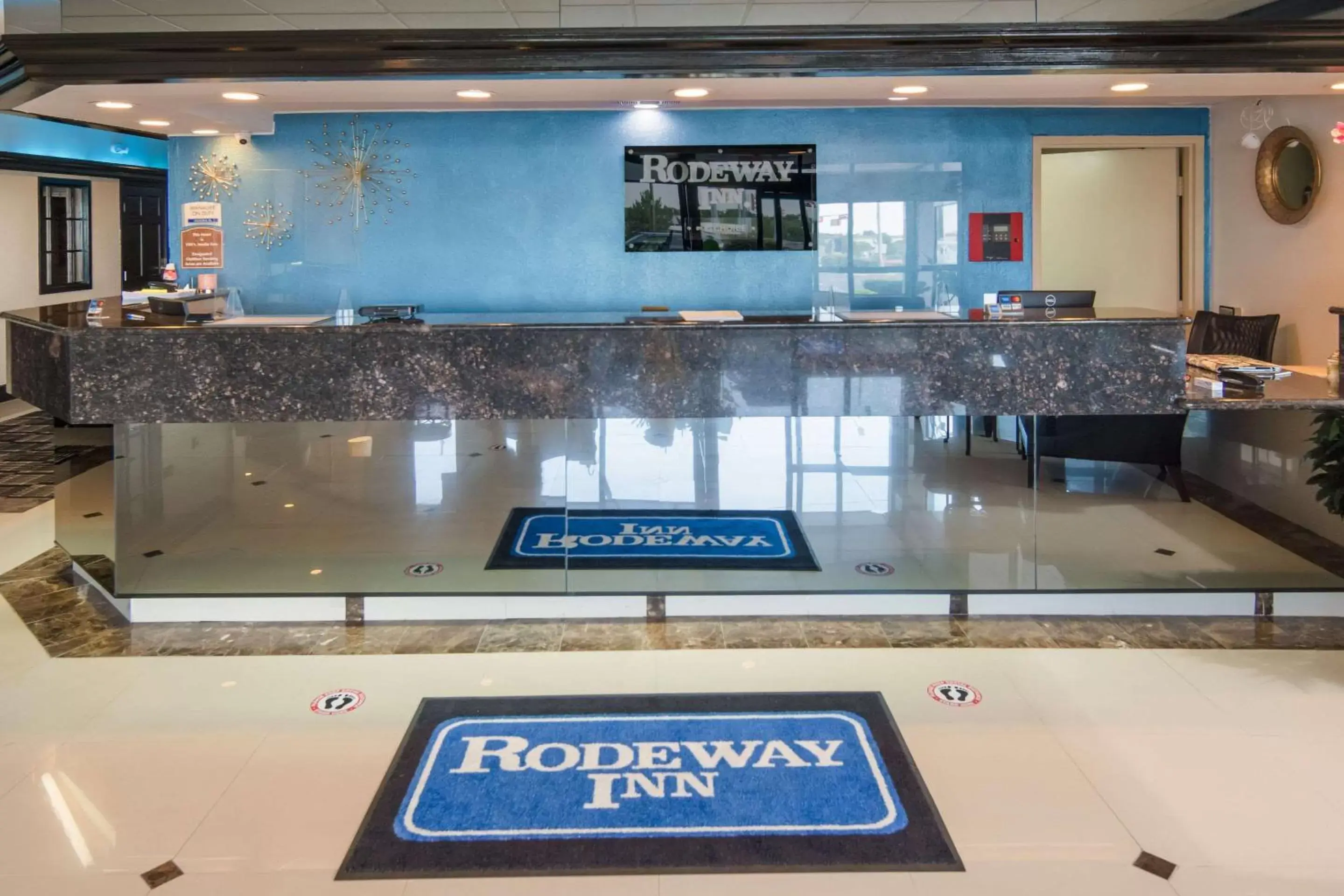 Lobby or reception in Rodeway Inn