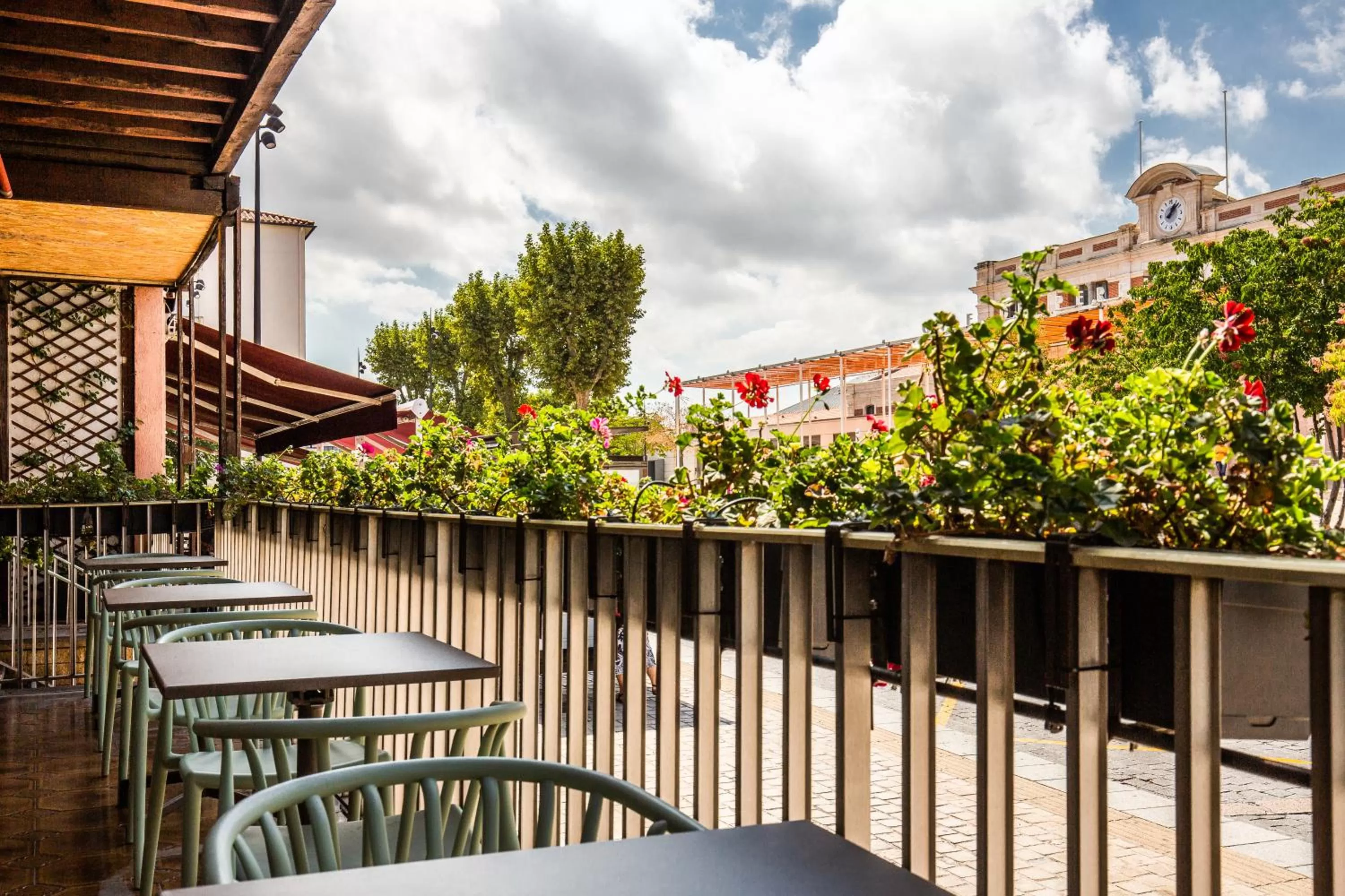 Patio in Hôtel PB - Paris-Barcelone