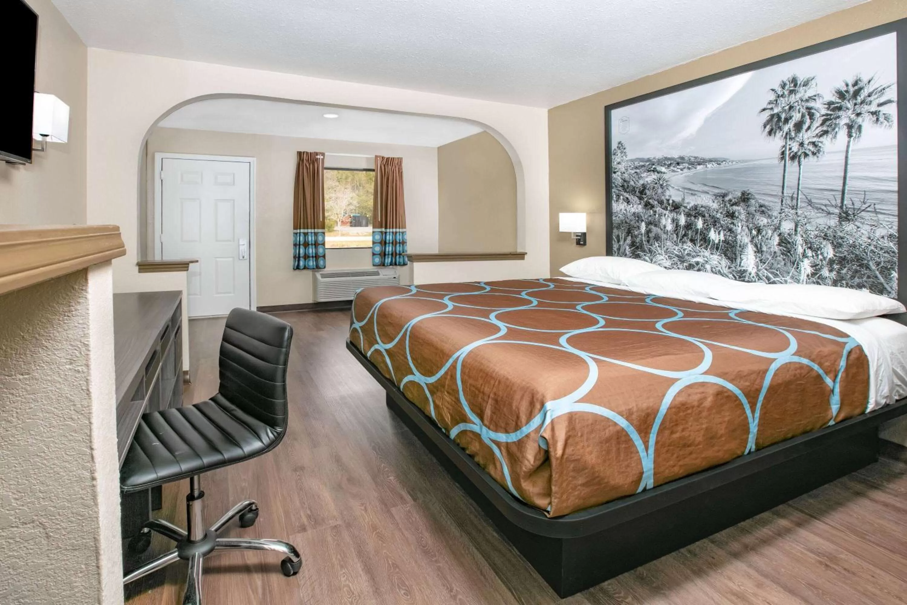 Photo of the whole room, Bed in Super 8 by Wyndham Moss Point