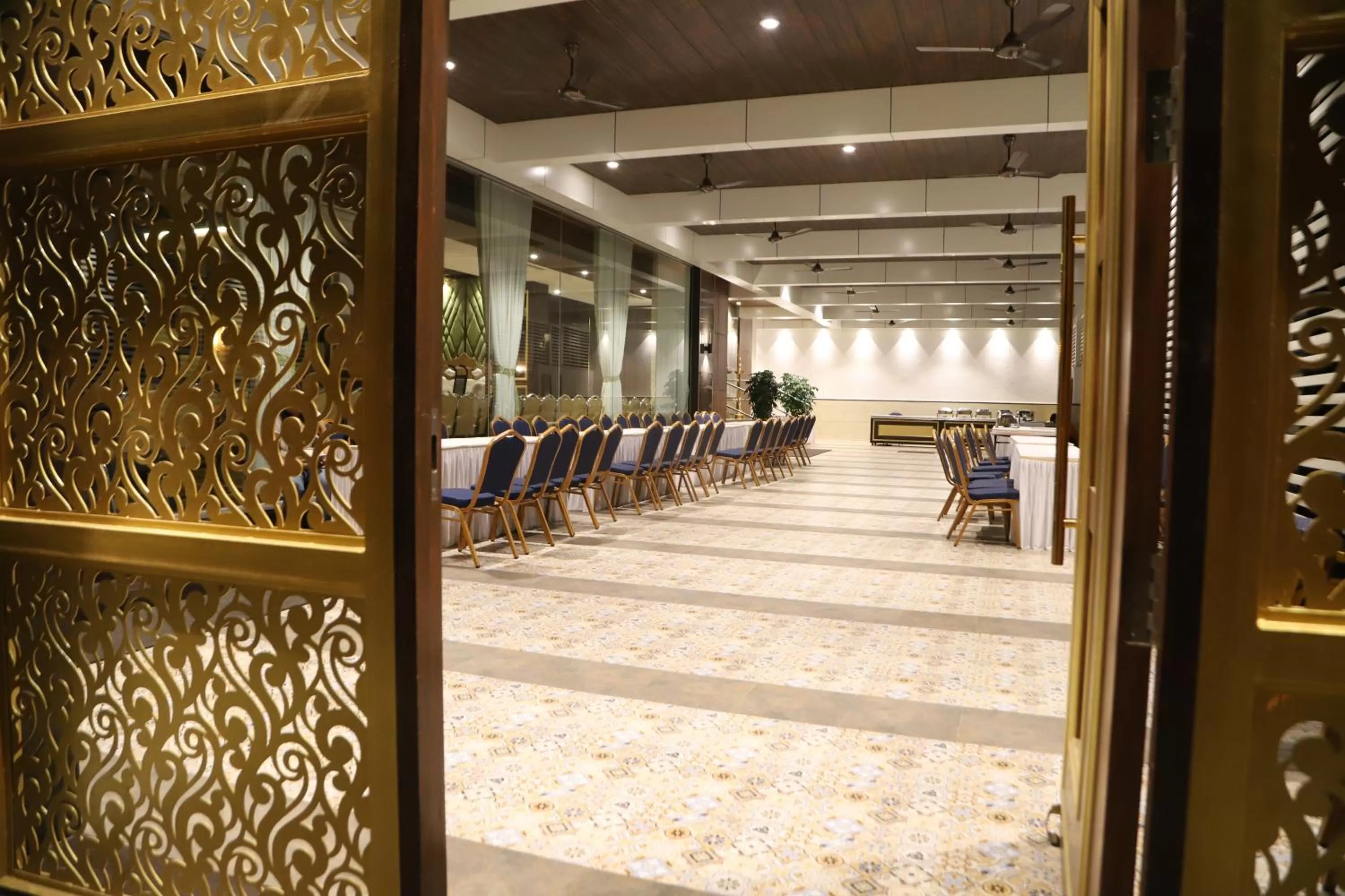 Restaurant/places to eat in Maple Inn