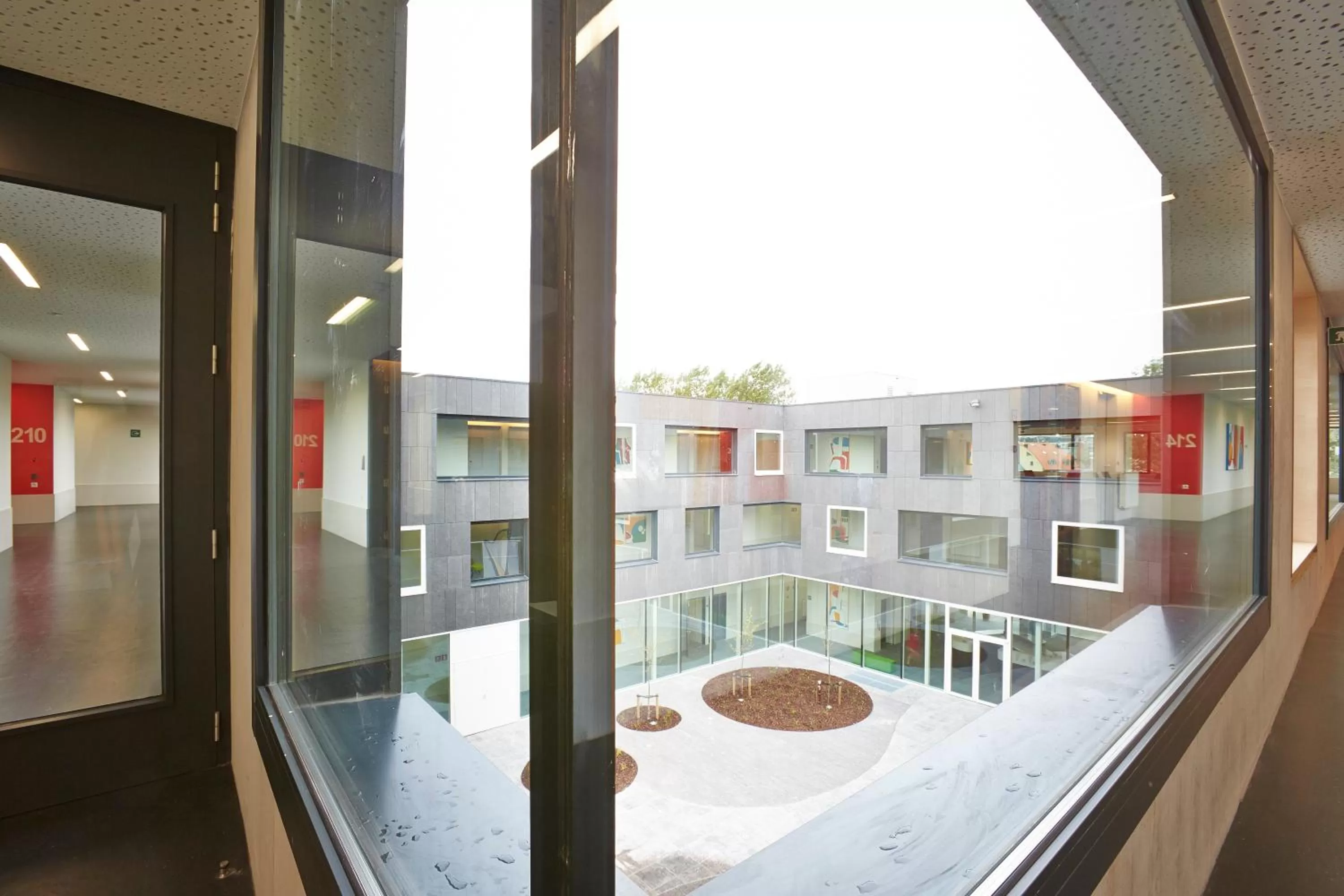 Patio in Hotel Middelpunt - Gratis Parking - Ontbijt inbegrepen! Nieuwjaarsbrunch 01 januari