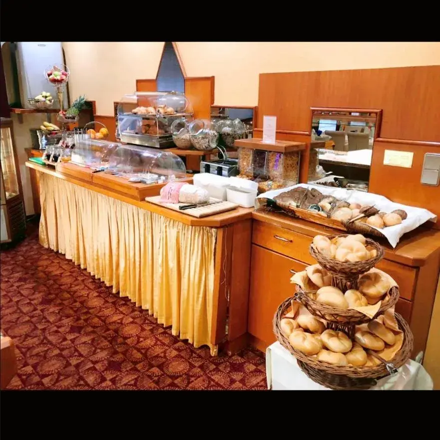 Buffet breakfast, Food in Hotel Aragia