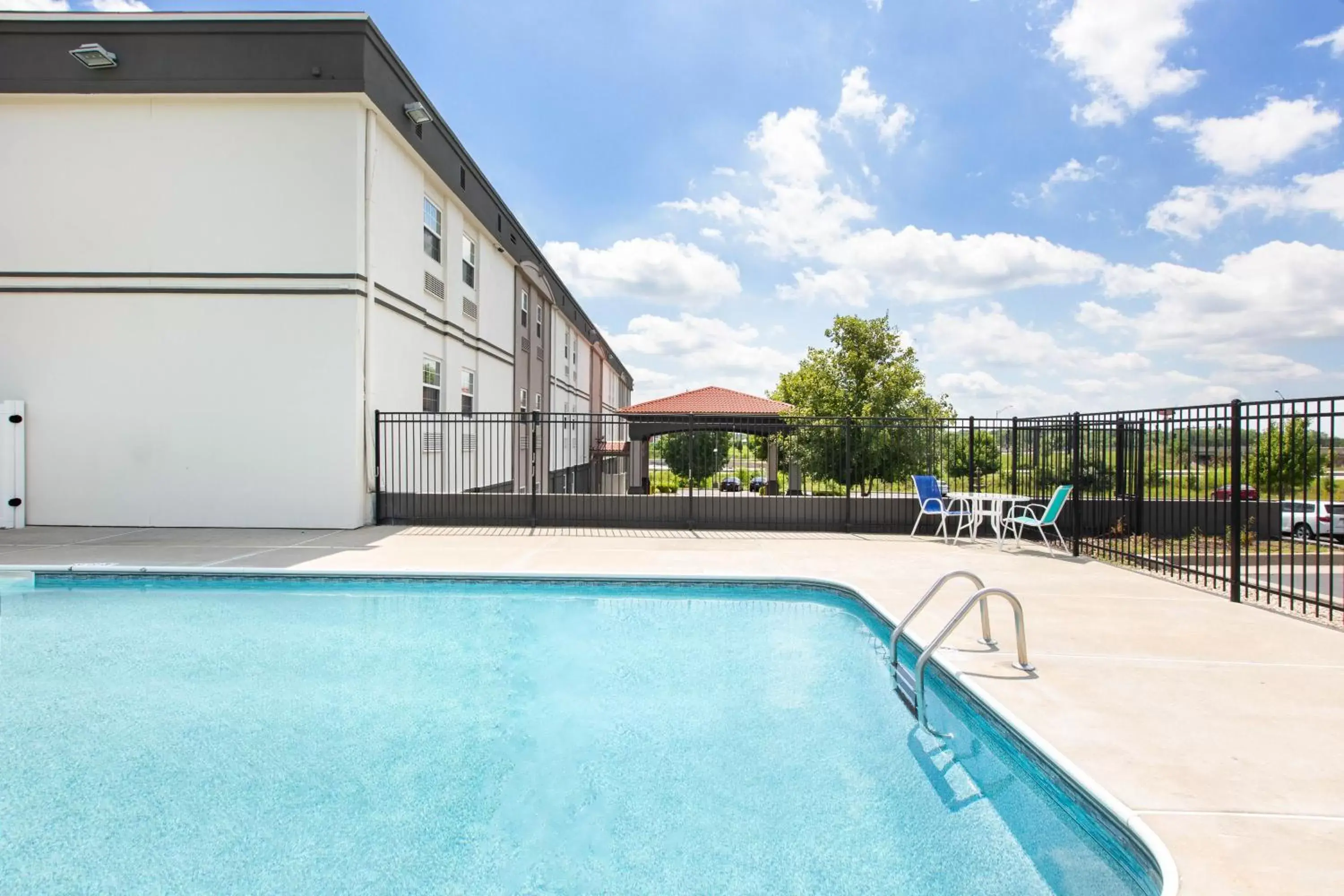 Swimming Pool in La Quinta by Wyndham Blue Springs