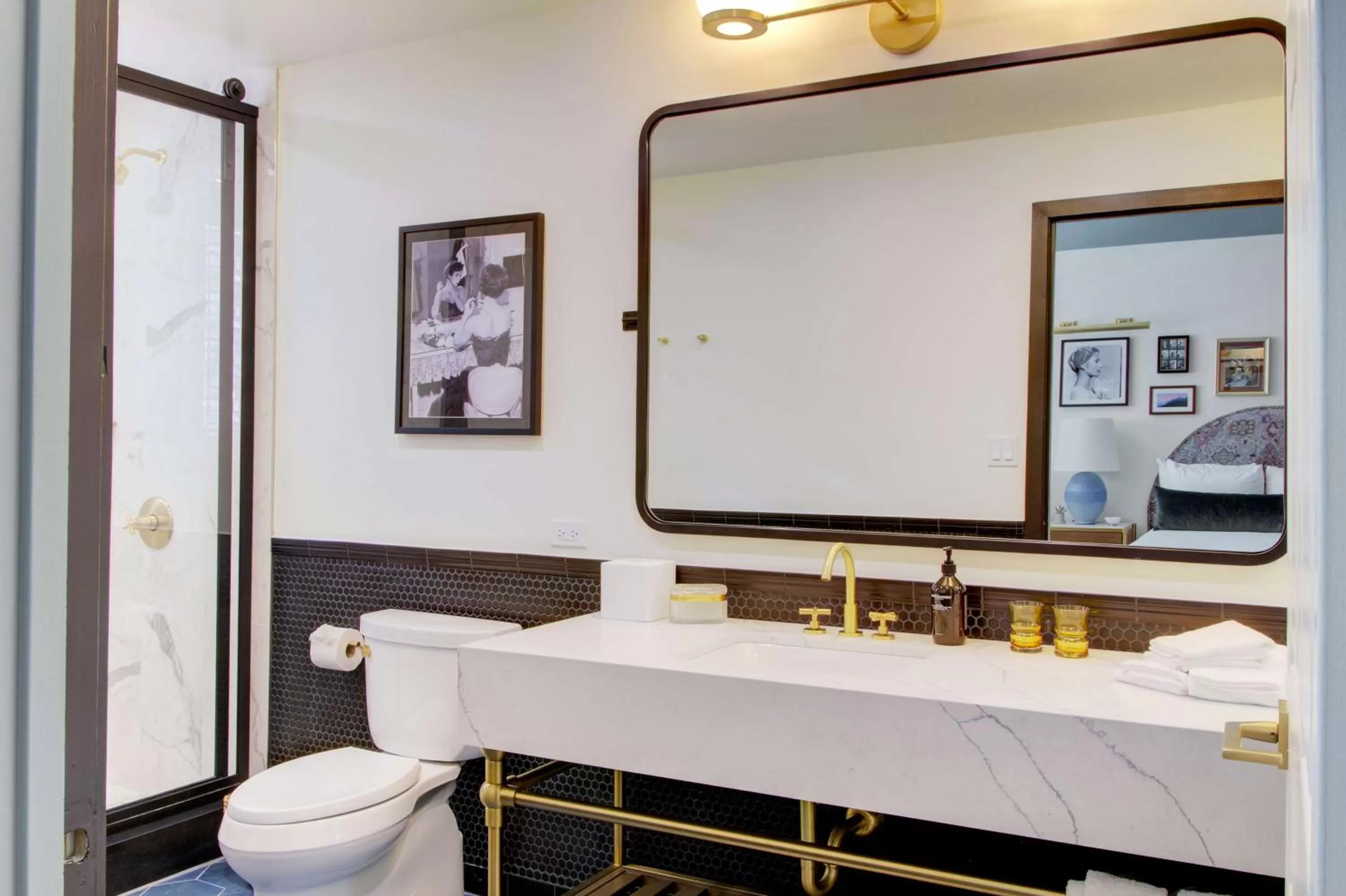 Toilet in The Hollywood Franklin Hotel near Universal Studios