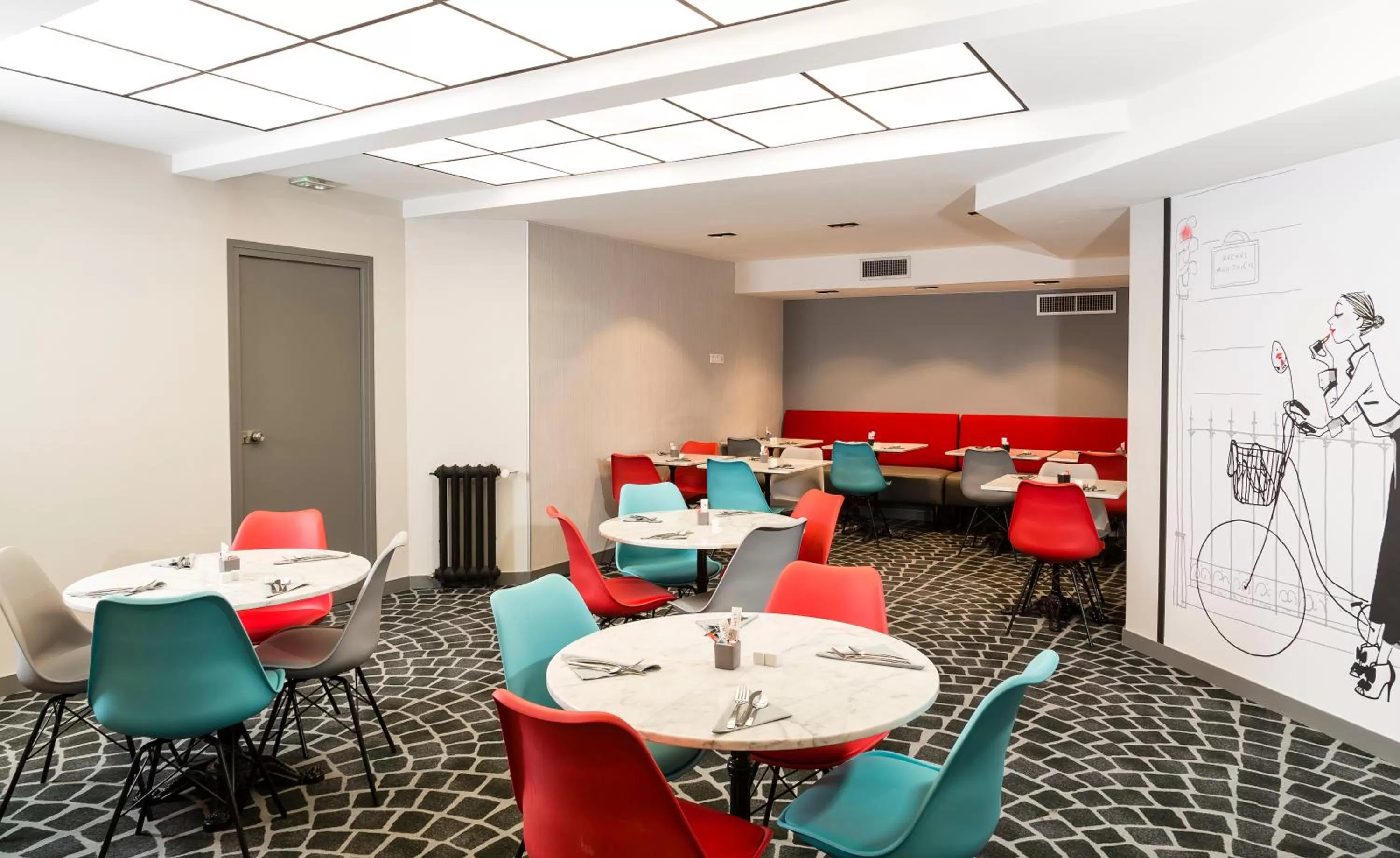 Restaurant/places to eat in Hôtel Paris Vaugirard