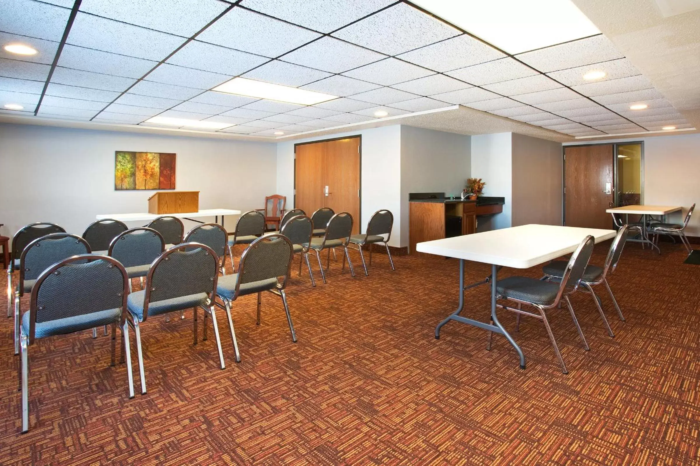 Meeting/conference room in AmericInn by Wyndham New London