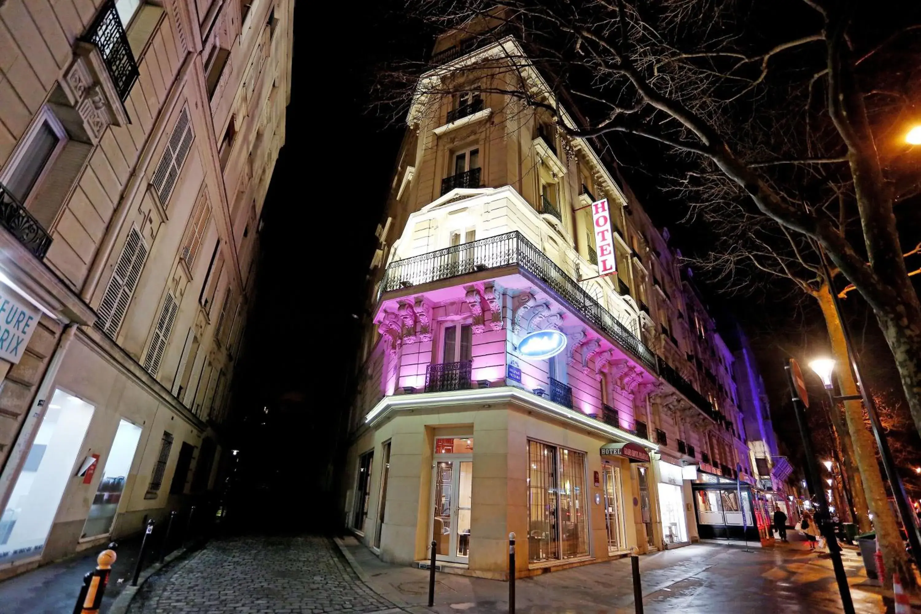 Property Building in Grand Hotel Francais