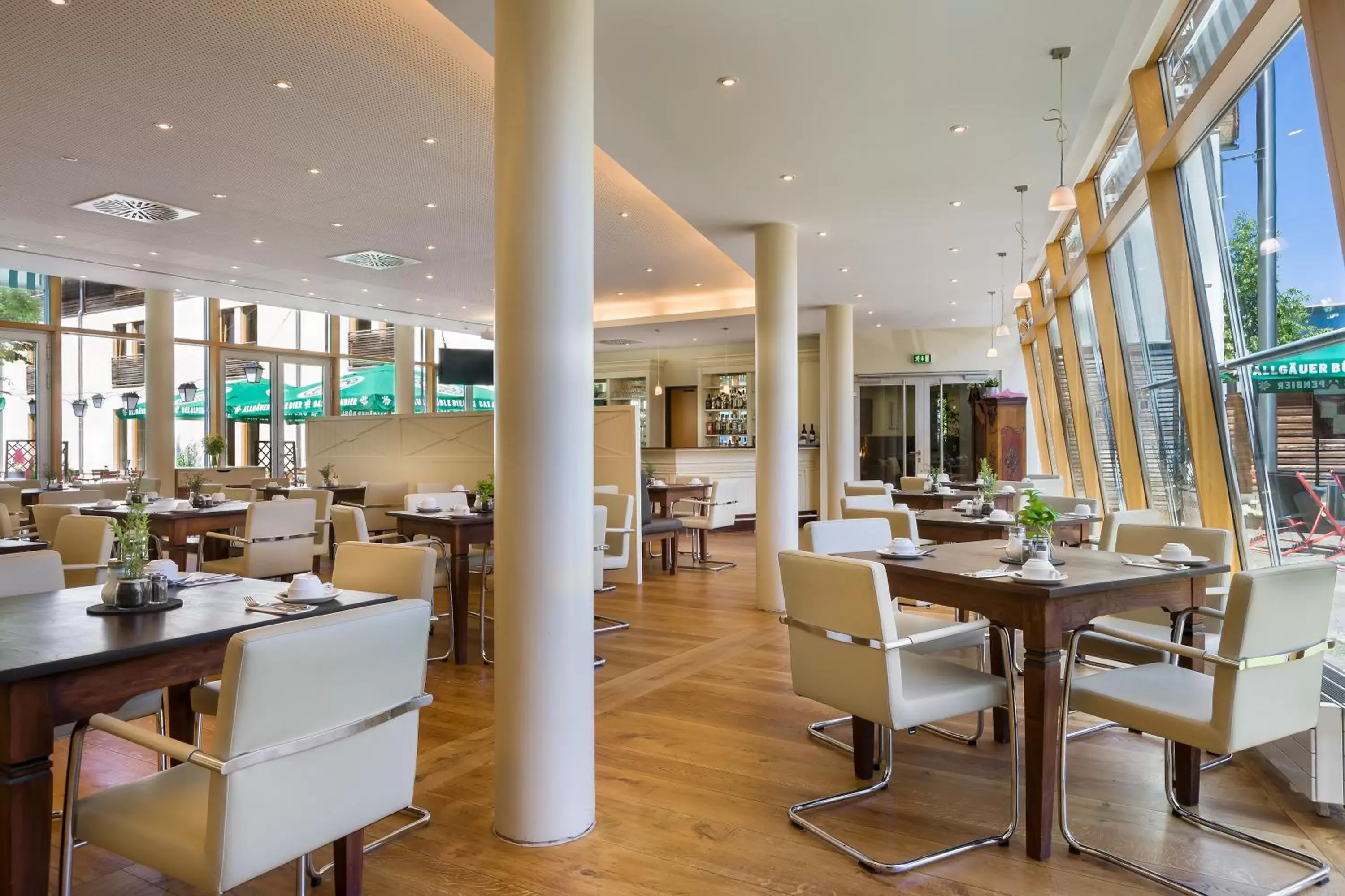 Buffet breakfast, Restaurant/Places to Eat in Novum Hotel Seidlhof München