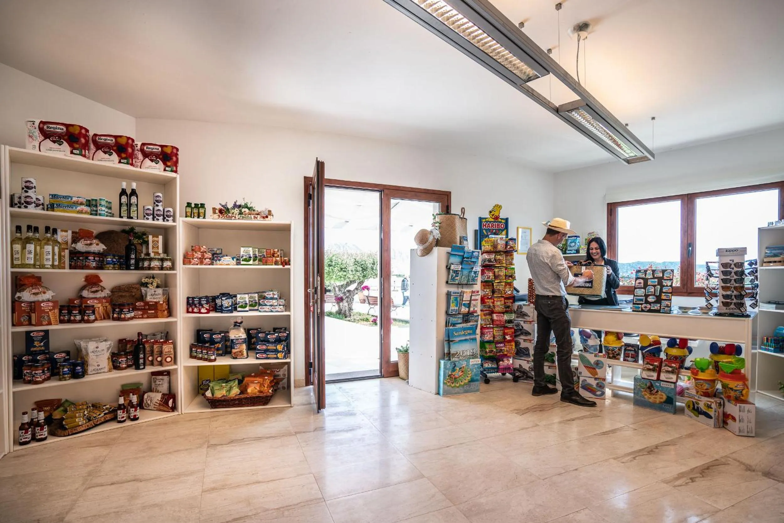 On-site shops in Grande Baia Resort & Spa