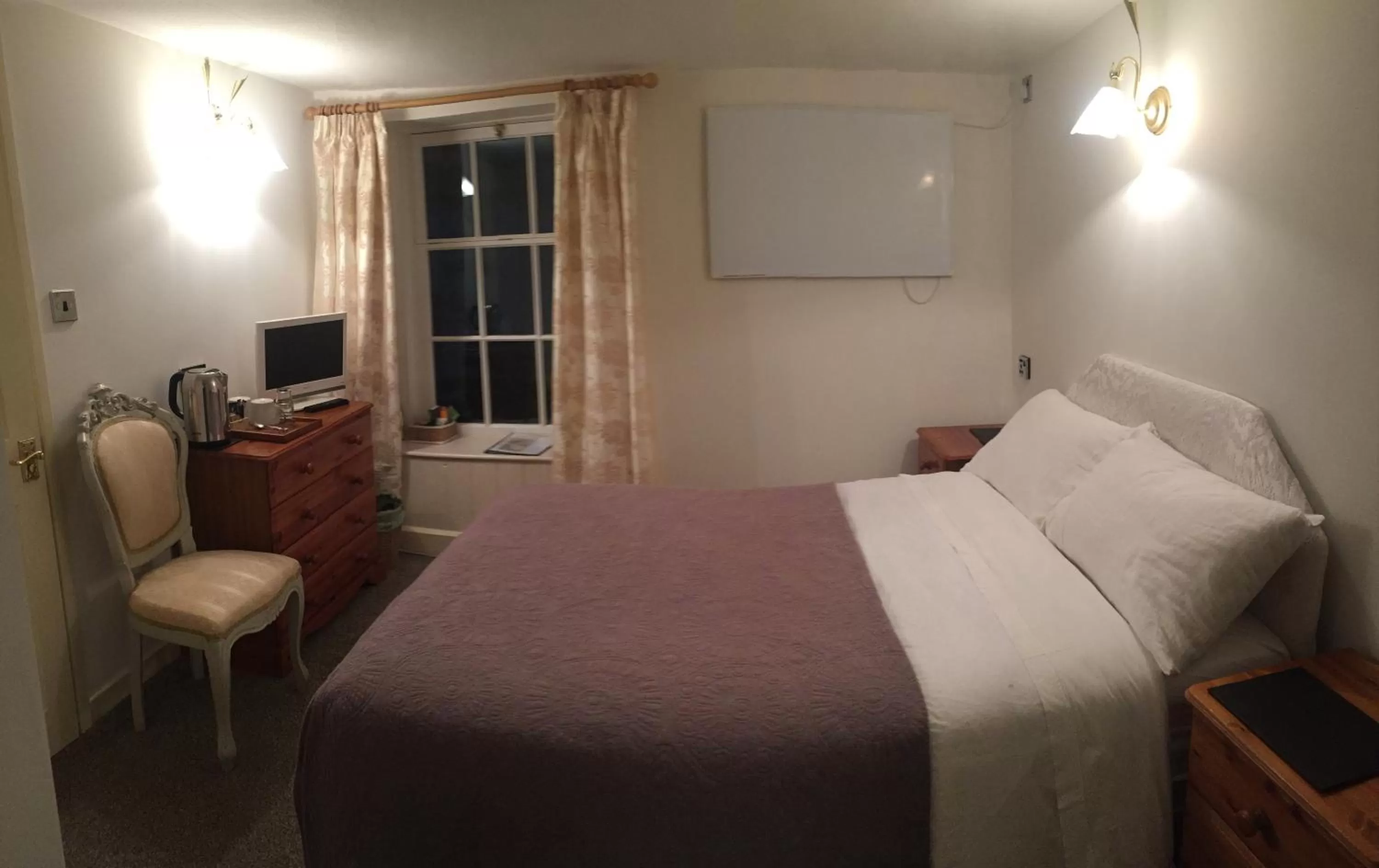 Bed in Borderers Inn