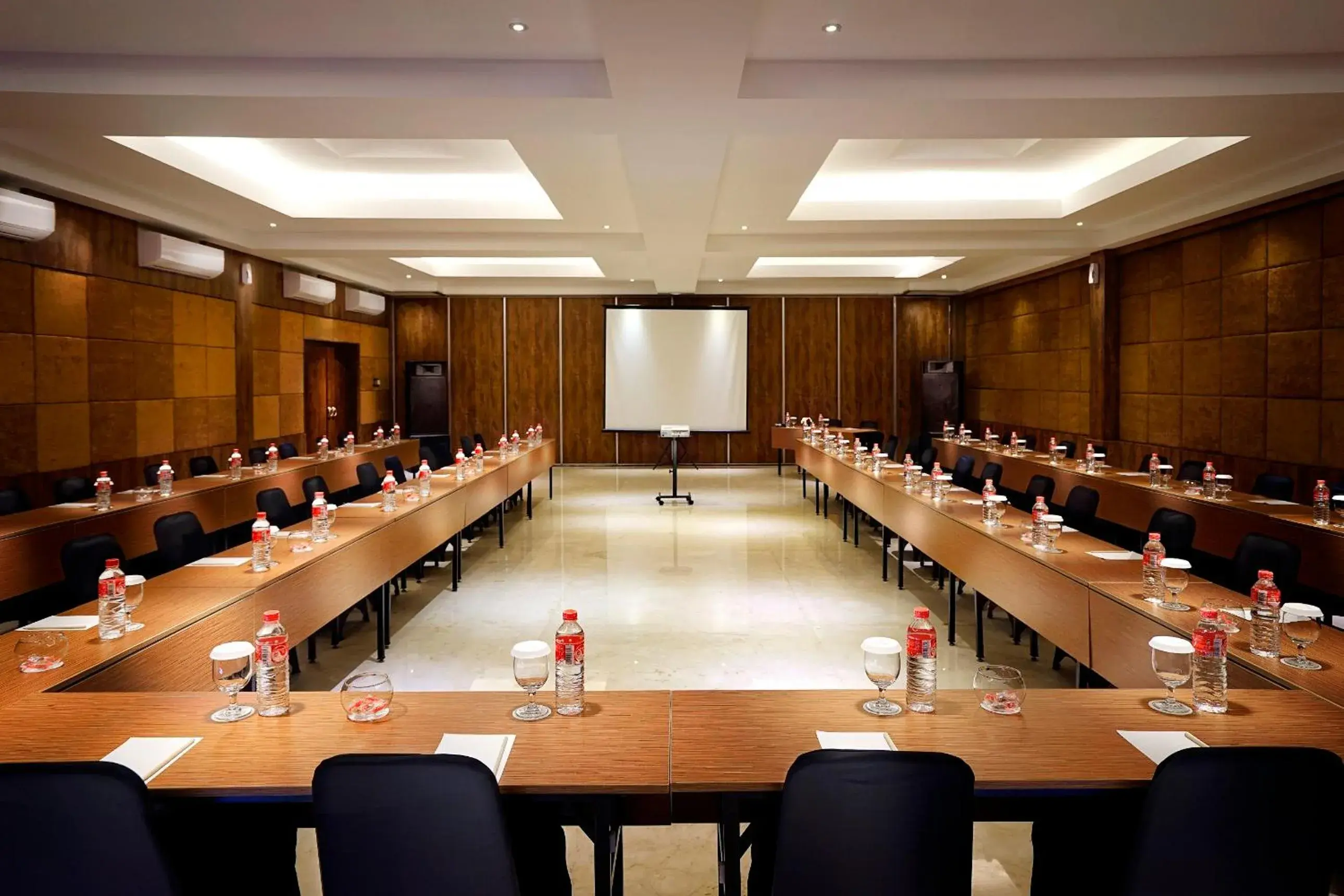 Banquet/Function facilities, Business Area/Conference Room in The Westlake Resort Yogya