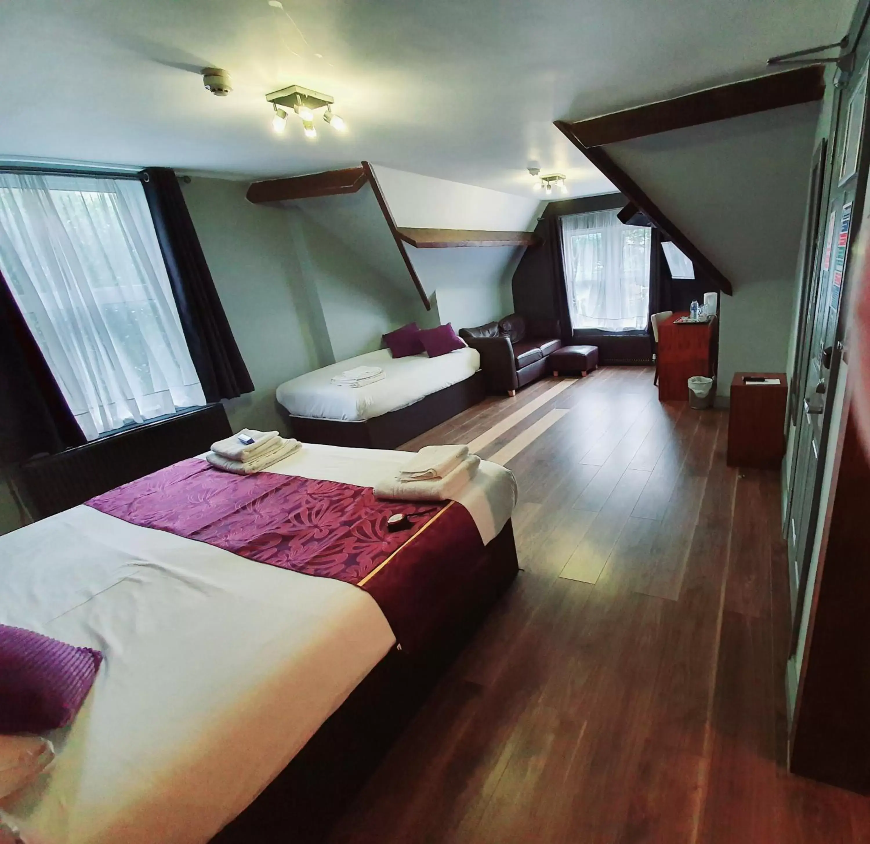 Deluxe Family Room in Bennetts Hotel Deluxe Family Room in Bennetts Hotel