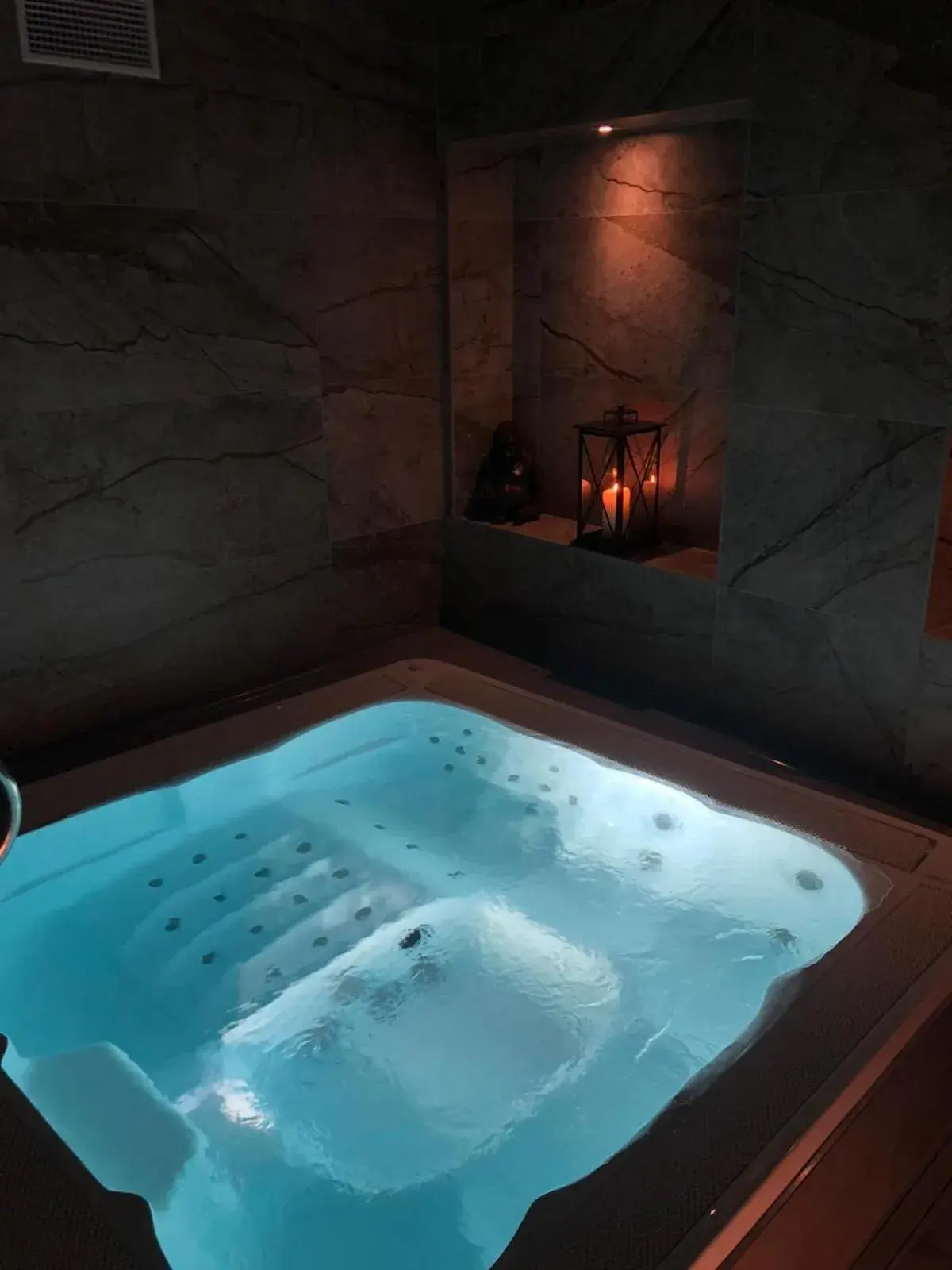 Hot Tub in Hotel Du Lac