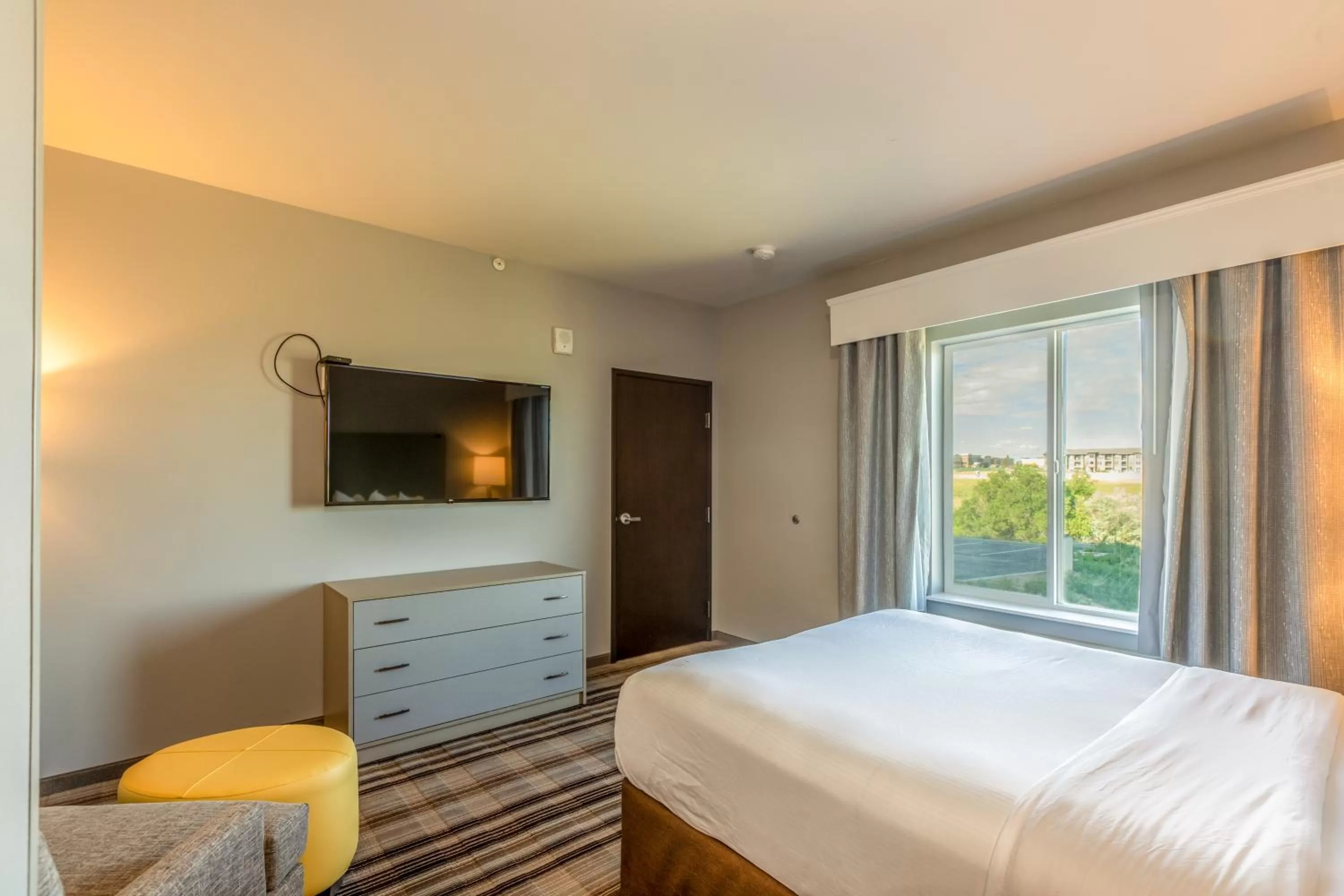 TV and multimedia, Bed in Hawthorn Extended Stay by Wyndham Loveland
