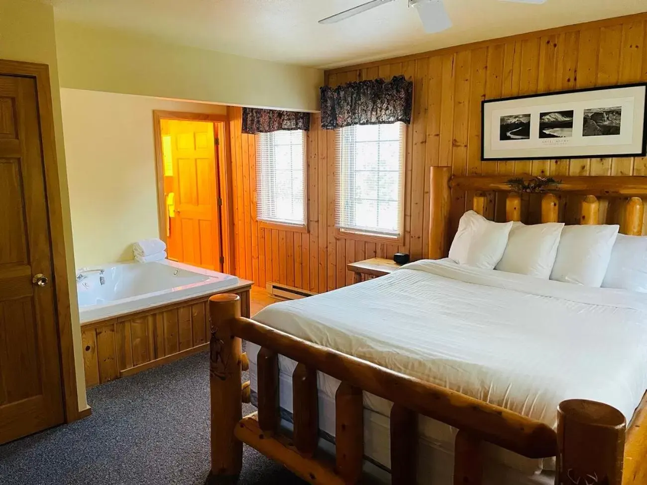 Bedroom, Bed in Drummond Island Resort & Conference Center