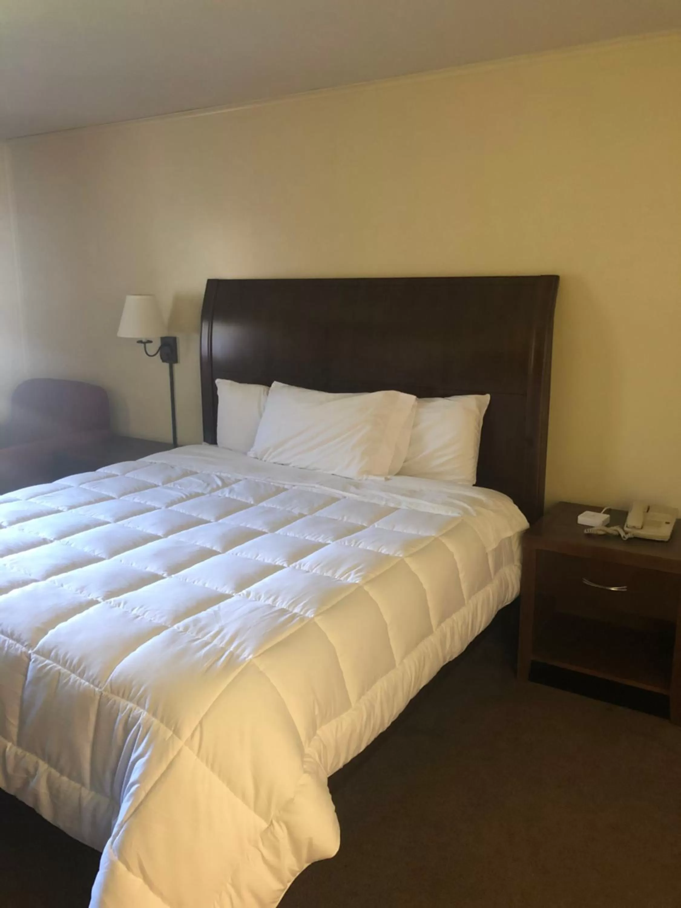 Bed in Simple Rewards inn