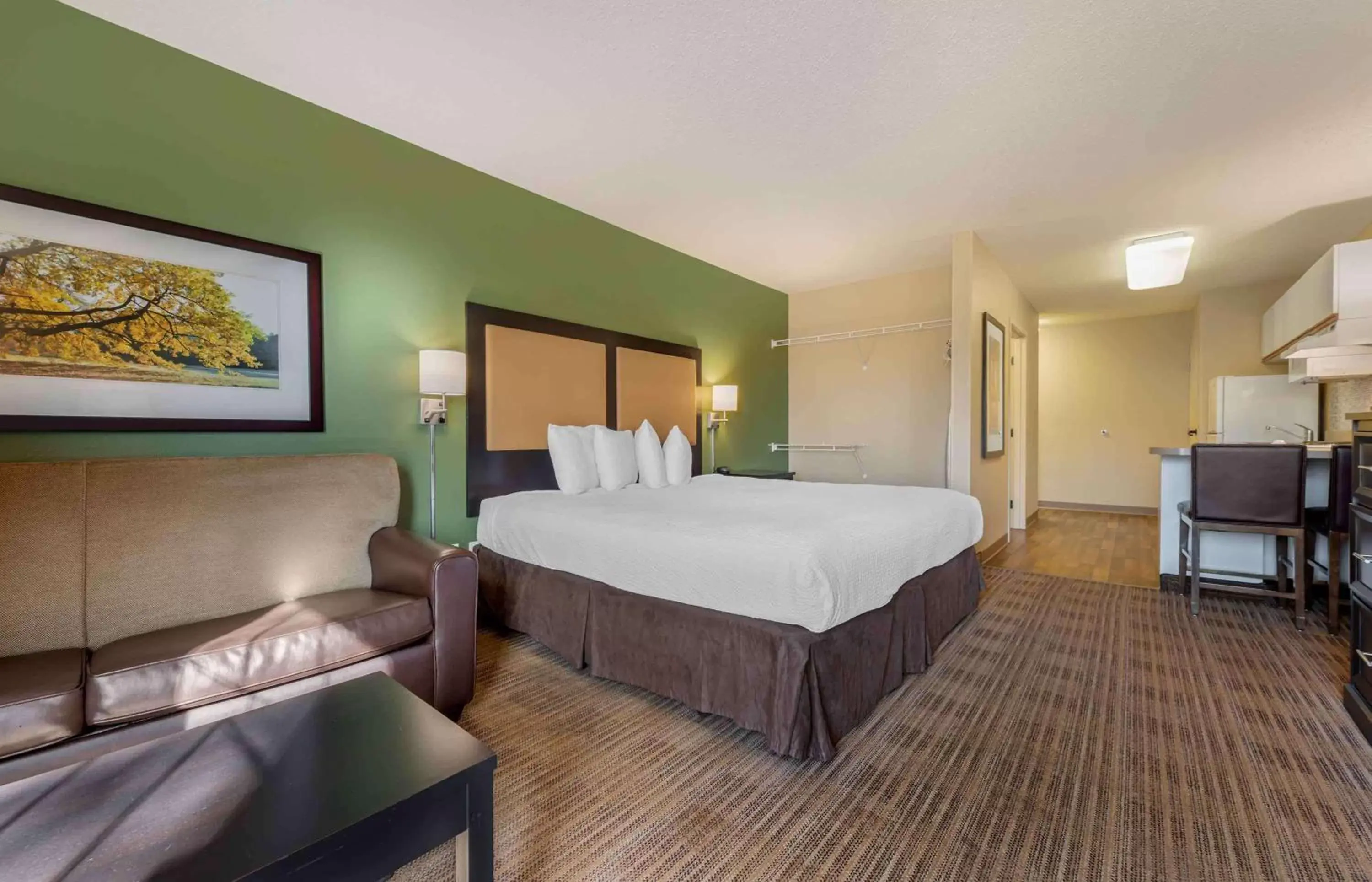 Bedroom, Bed in Extended Stay America Suites - Minneapolis - Eden Prairie - Technology Drive