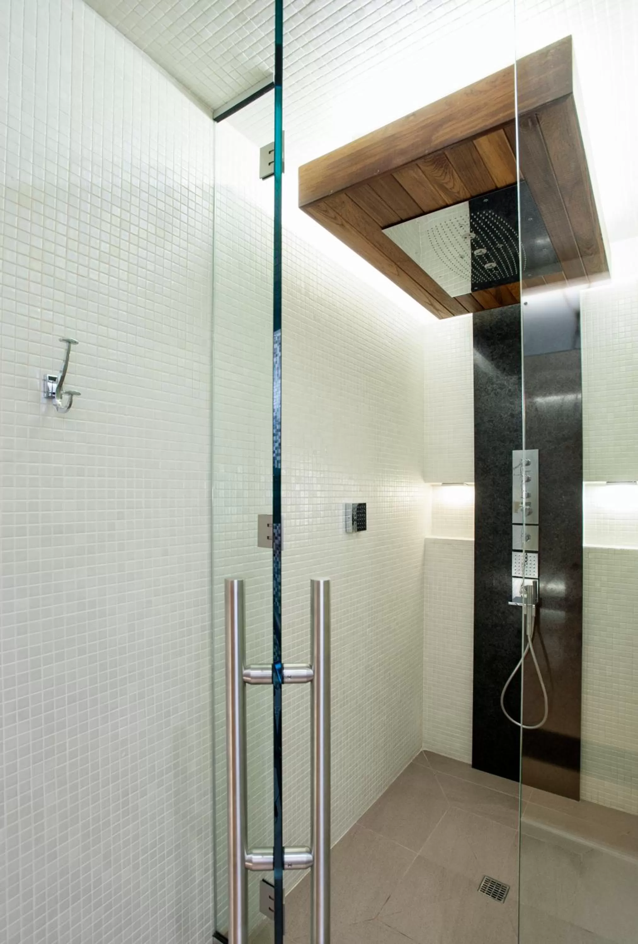 Shower in Inn at the Forks