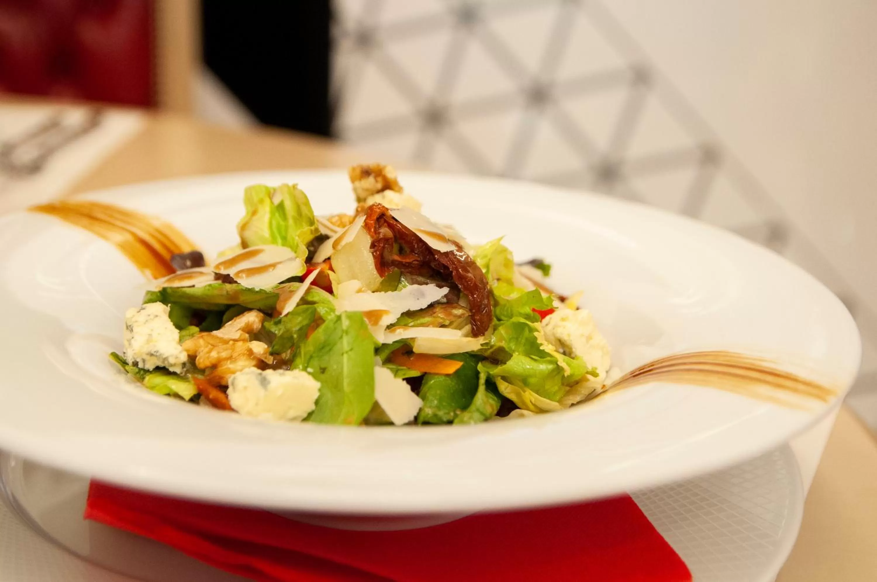 Restaurant/places to eat in Family Hotel Business Club