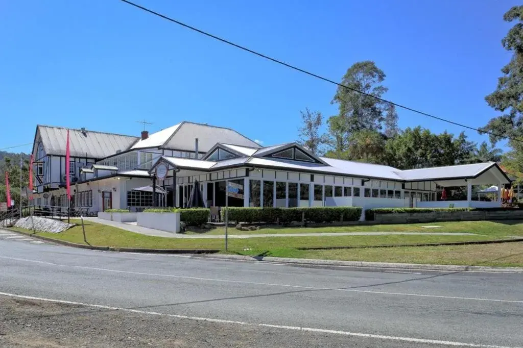 Property Building in Canungra Hotel