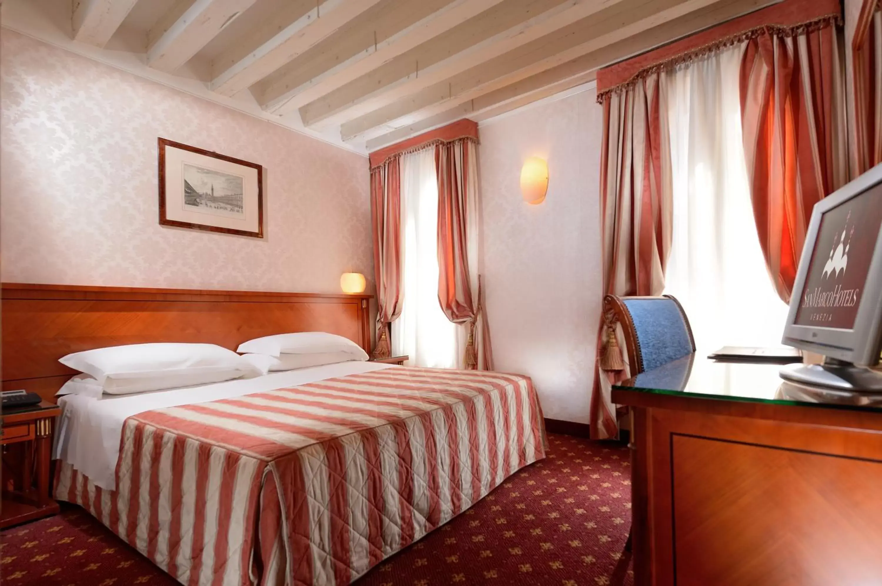 Day, Bed in Albergo Cavalletto & Doge Orseolo Day, Bed in Albergo Cavalletto & Doge Orseolo