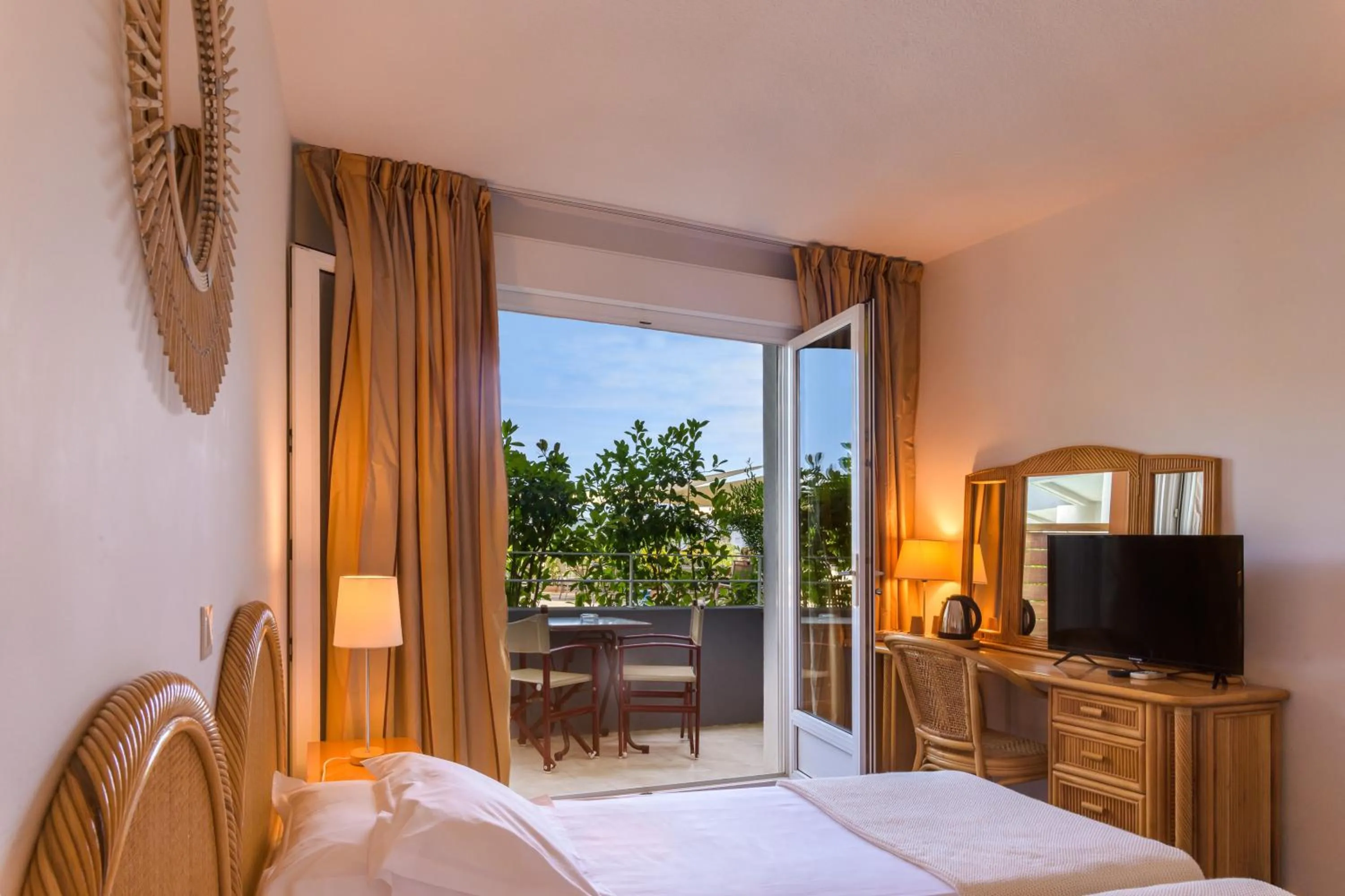 Bedroom, Bed in Hotel Le Tilbury