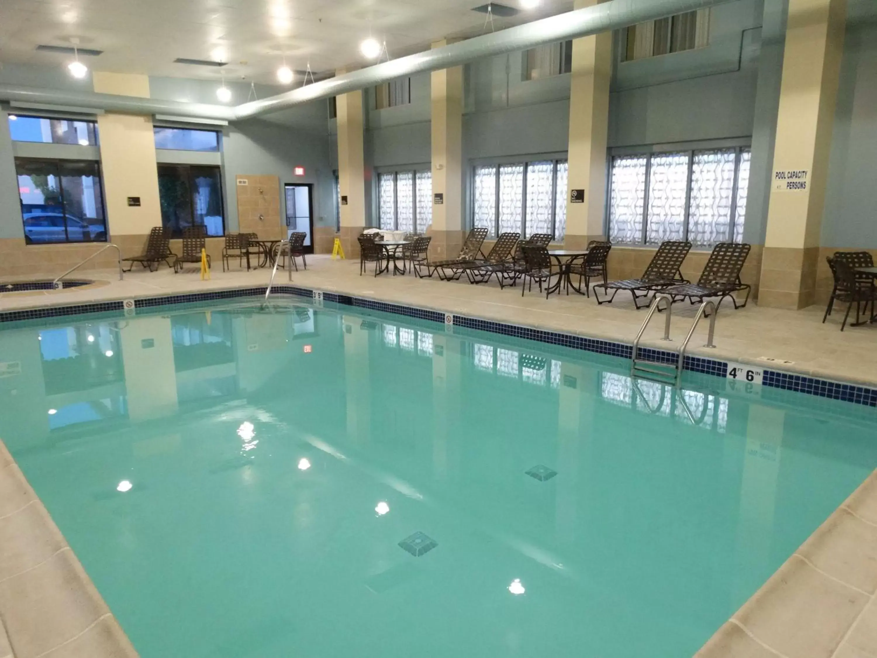 On site, Swimming Pool in Best Western Warren Hotel