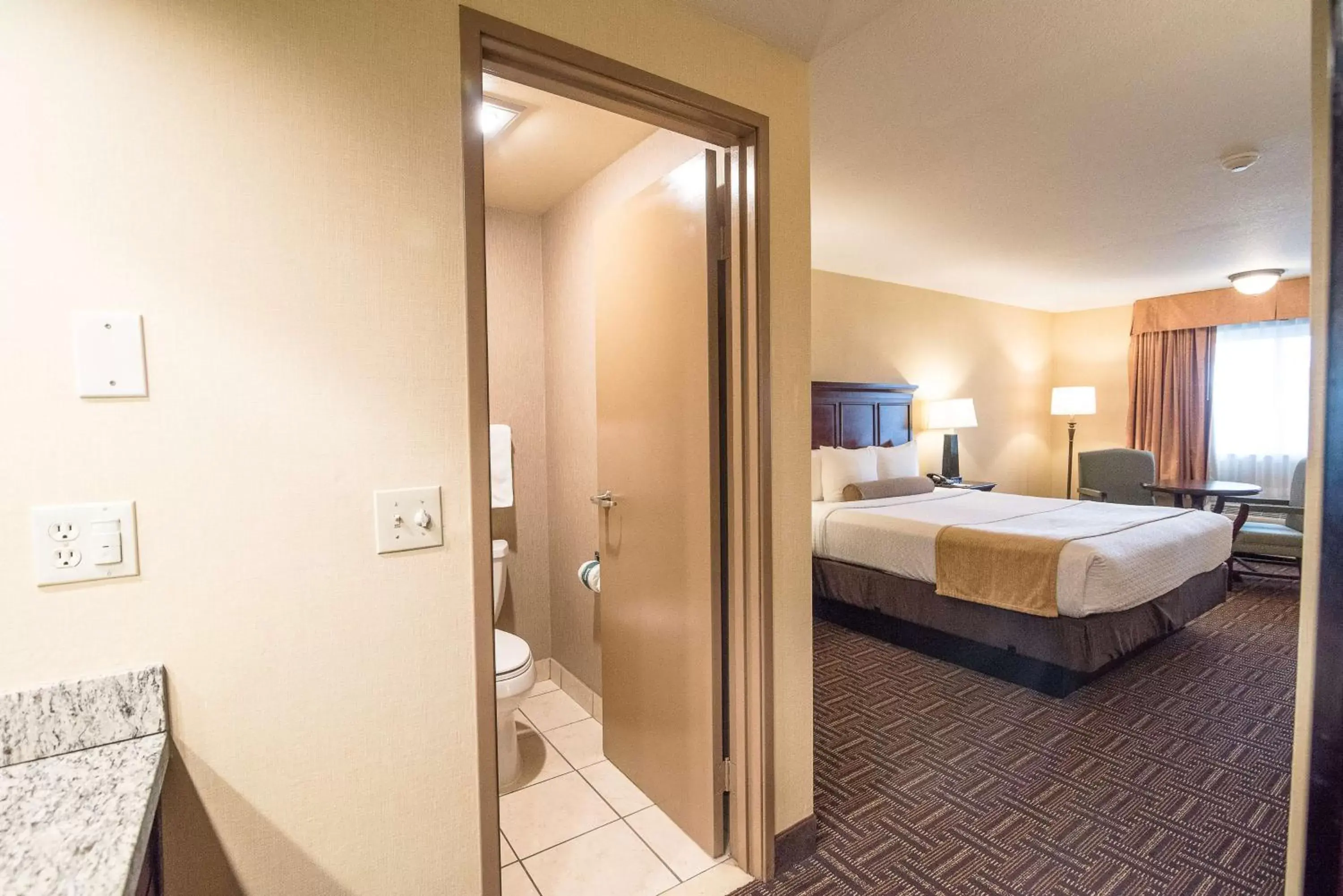 Bathroom, Bed in Best Western Plus Redondo Beach Inn
