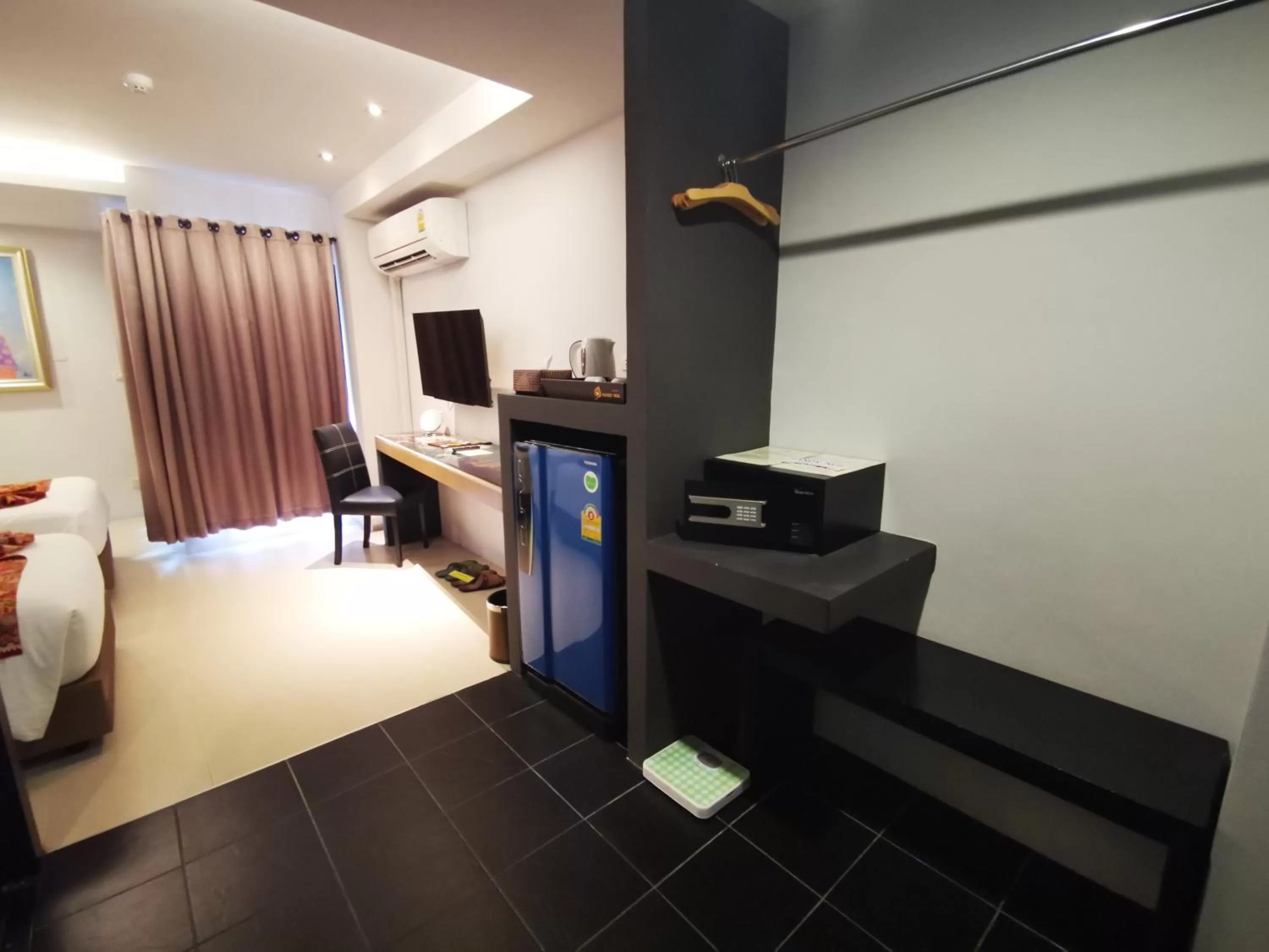 TV and multimedia, Bed in Mandy Nok Hotel