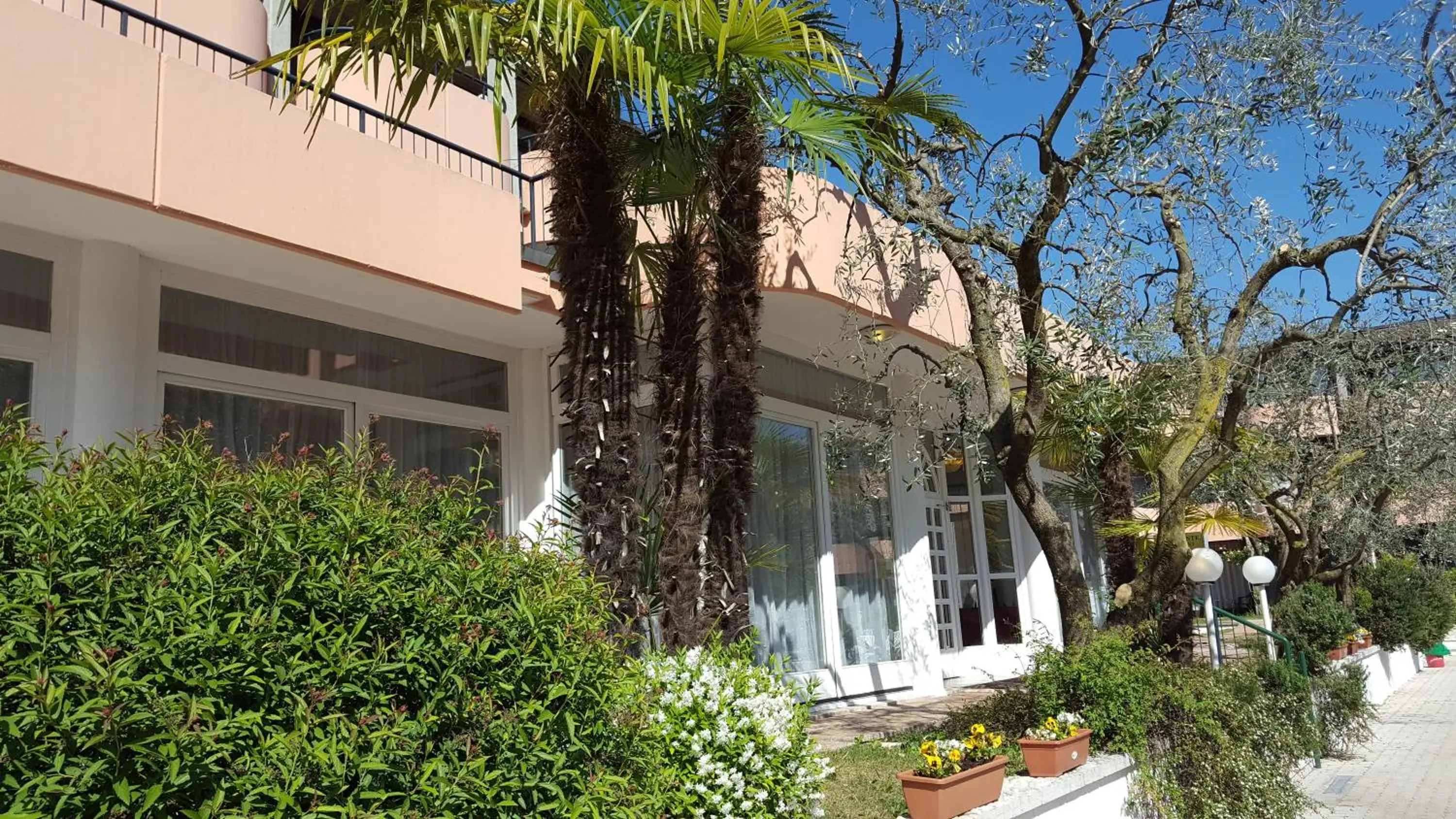 Facade/entrance, Property Building in Hotel Royal