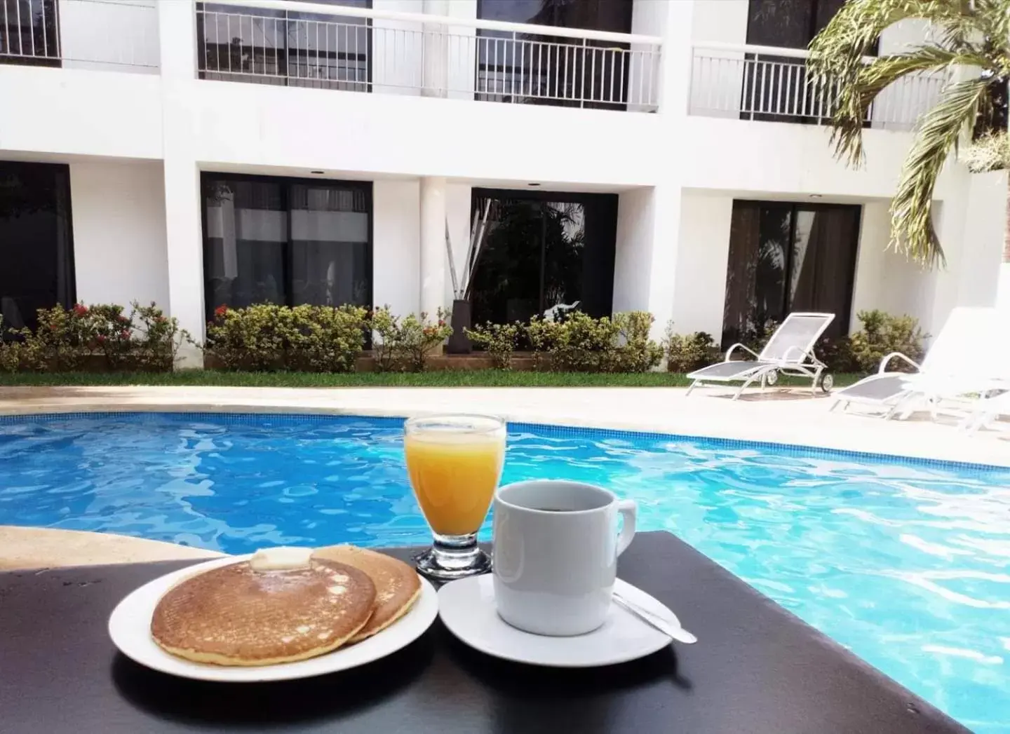 Swimming Pool in Hotel Holly