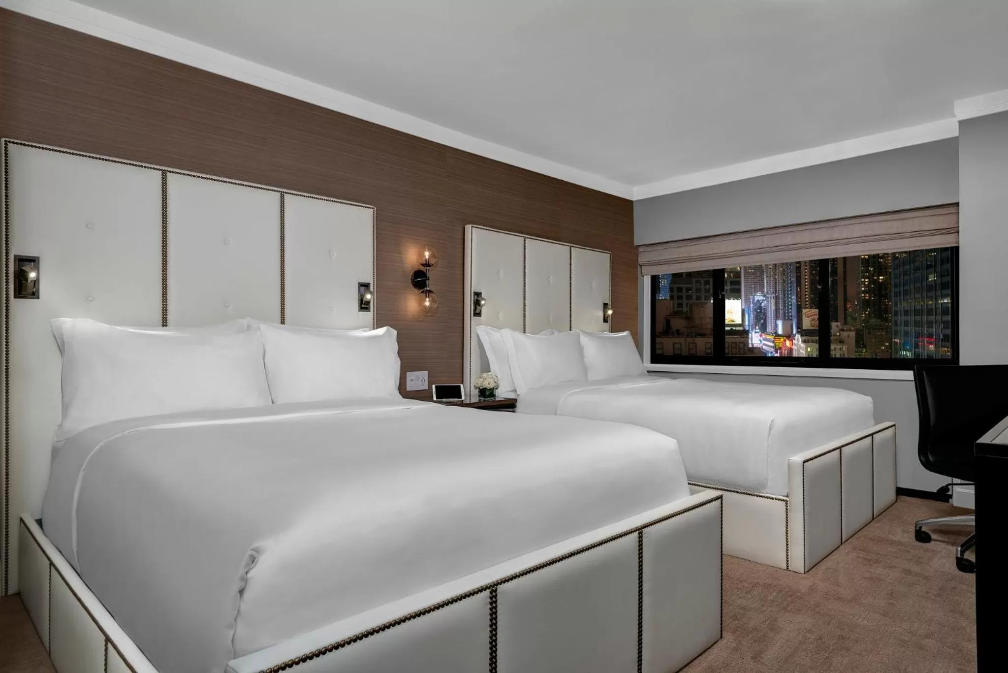 Photo of the whole room, Bed in The Manhattan at Times Square