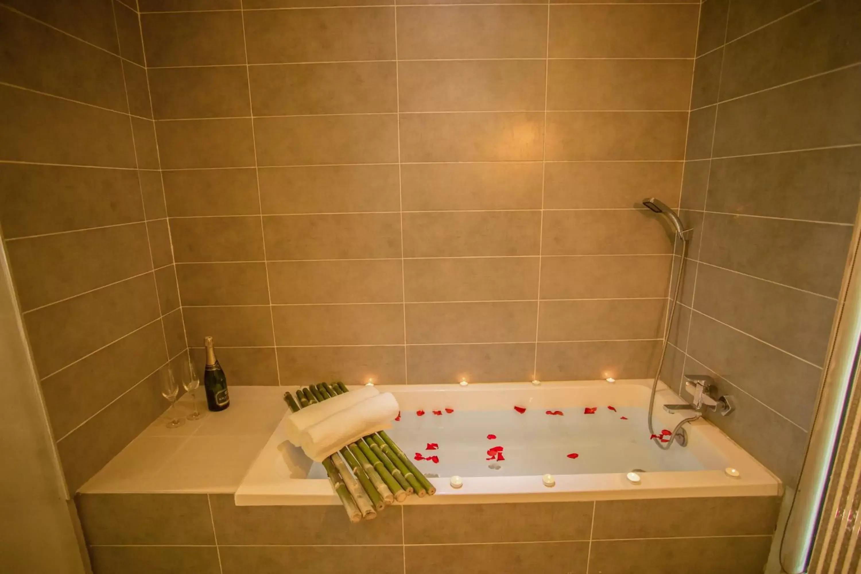 Bath, Bathroom in Tanei Angkor Resort and Spa