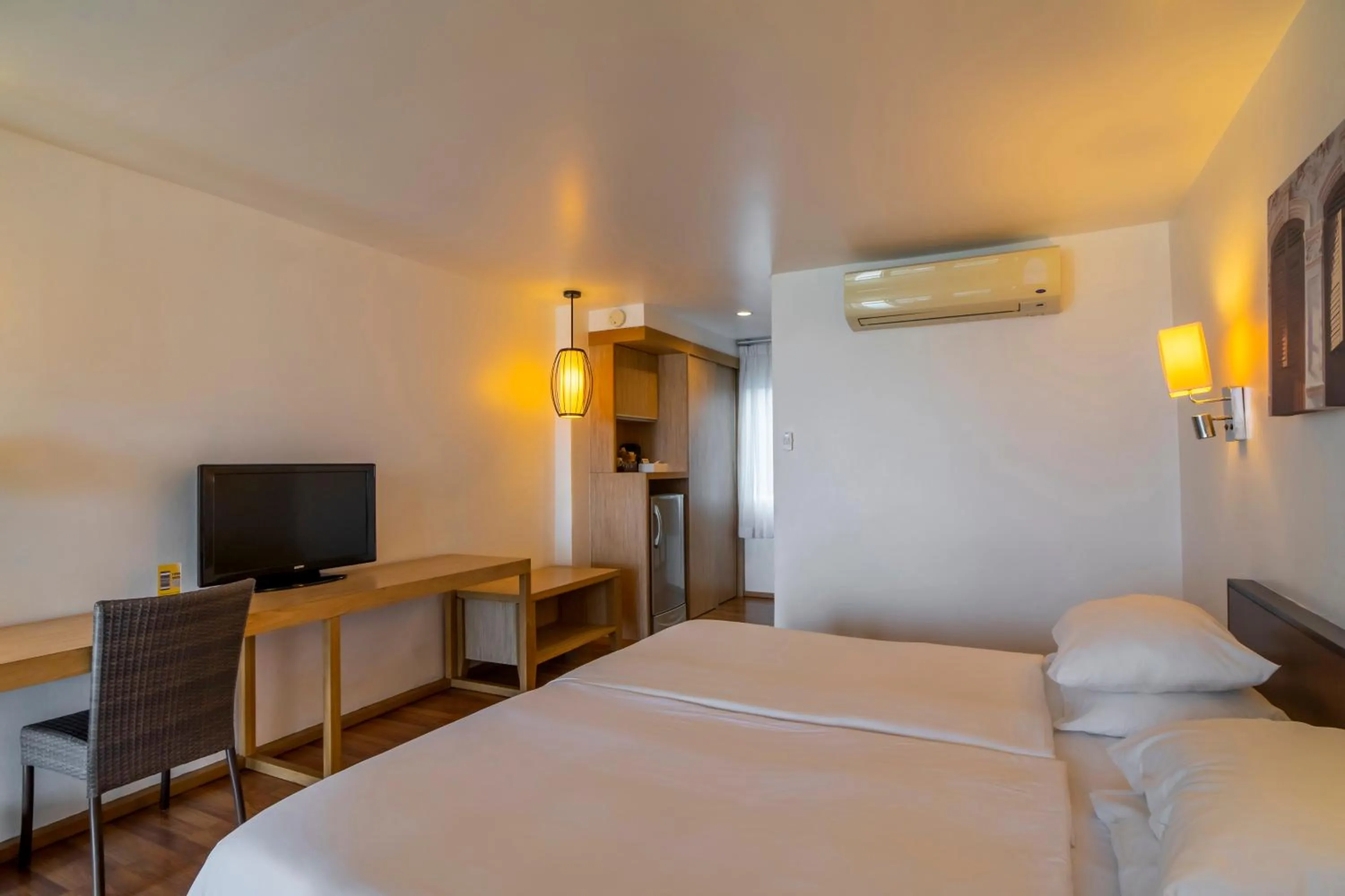 Bed in Best Western Phuket Ocean Resort