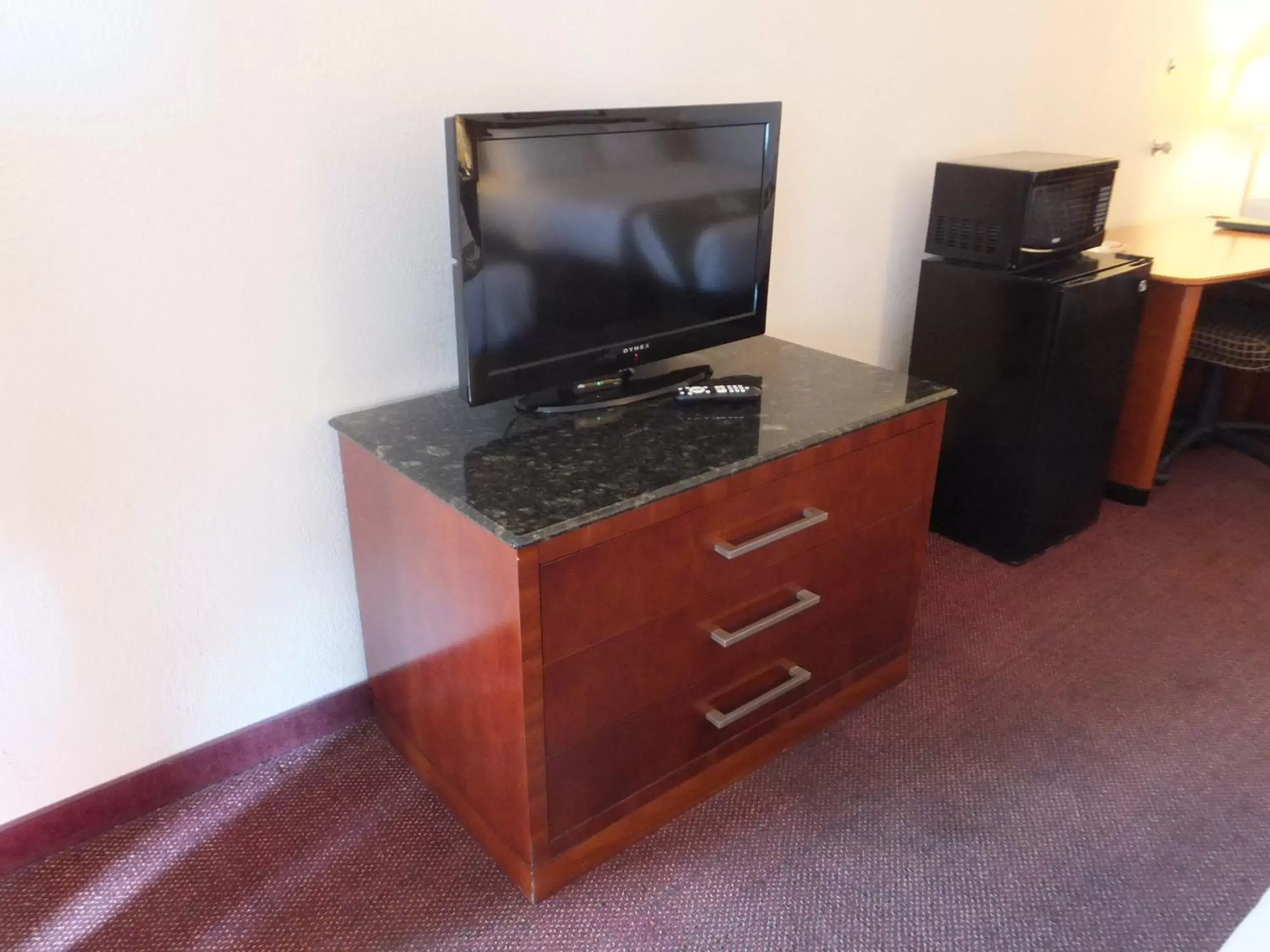 Guests, TV/Entertainment Center in Quality Inn & Suites Lake Havasu City