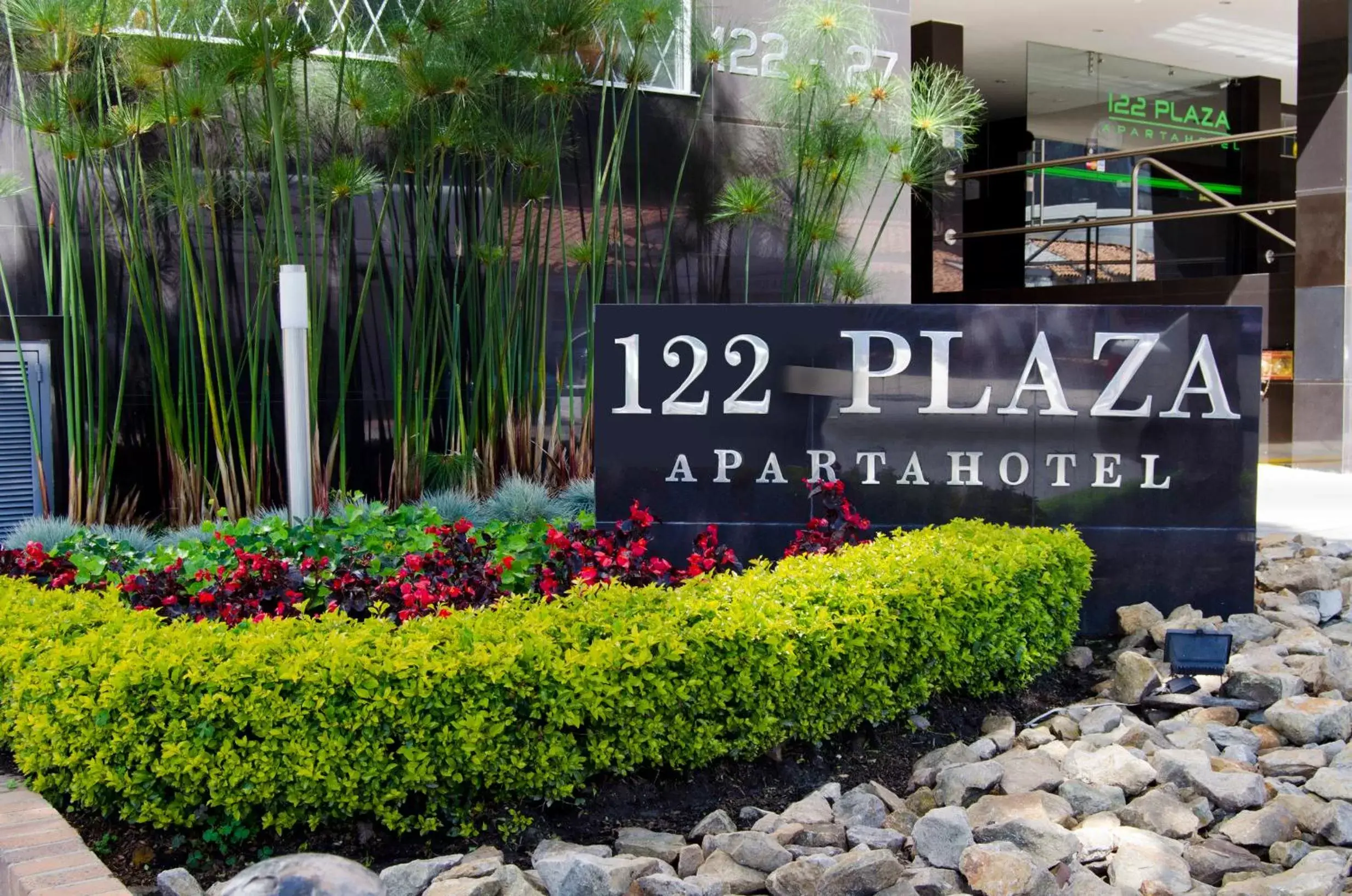 Facade/entrance in 122 Plaza Apartahotel Facade/entrance in 122 Plaza Apartahotel
