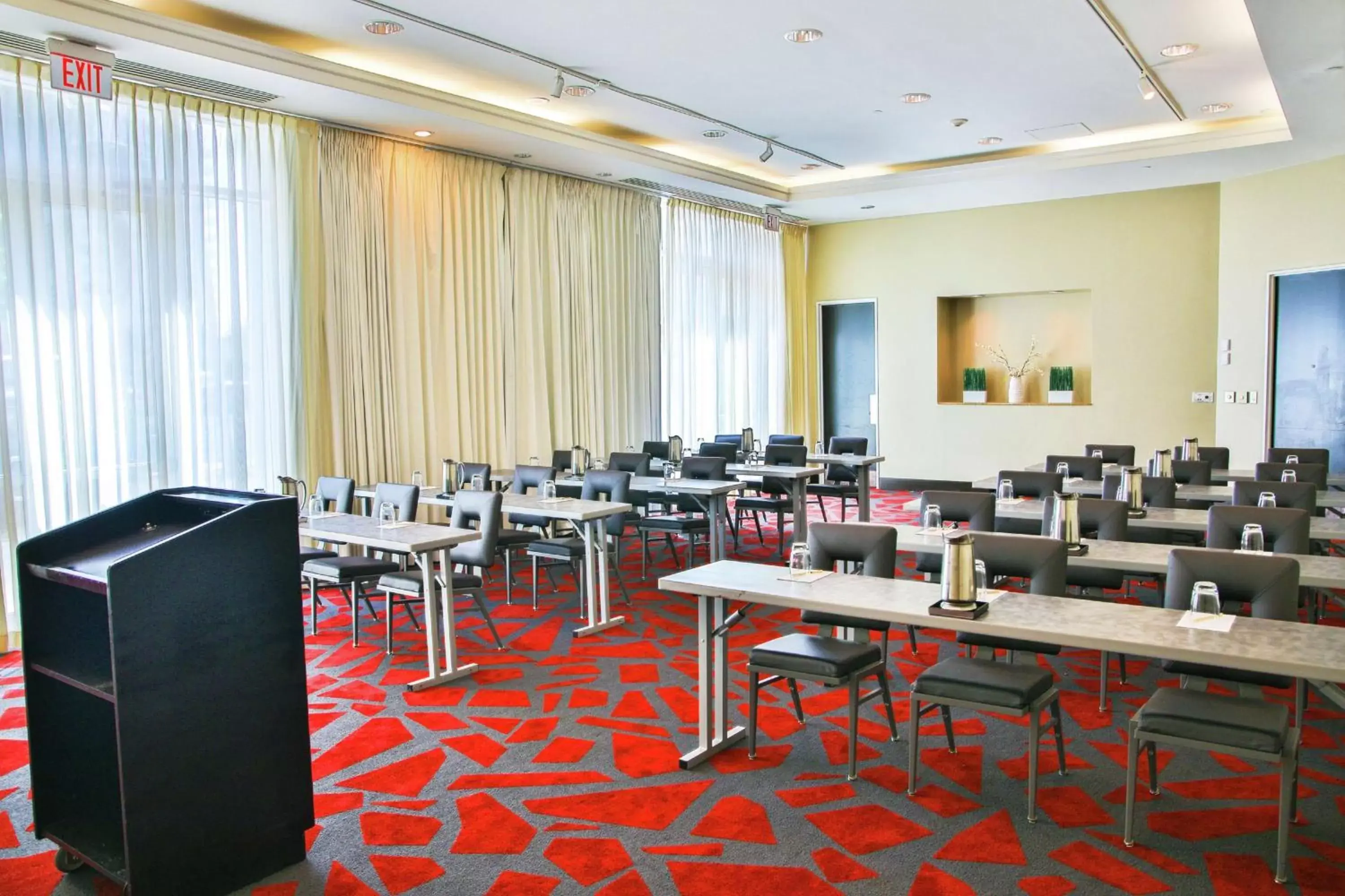 Meeting/conference room in GALLERYone - a DoubleTree Suites by Hilton Hotel