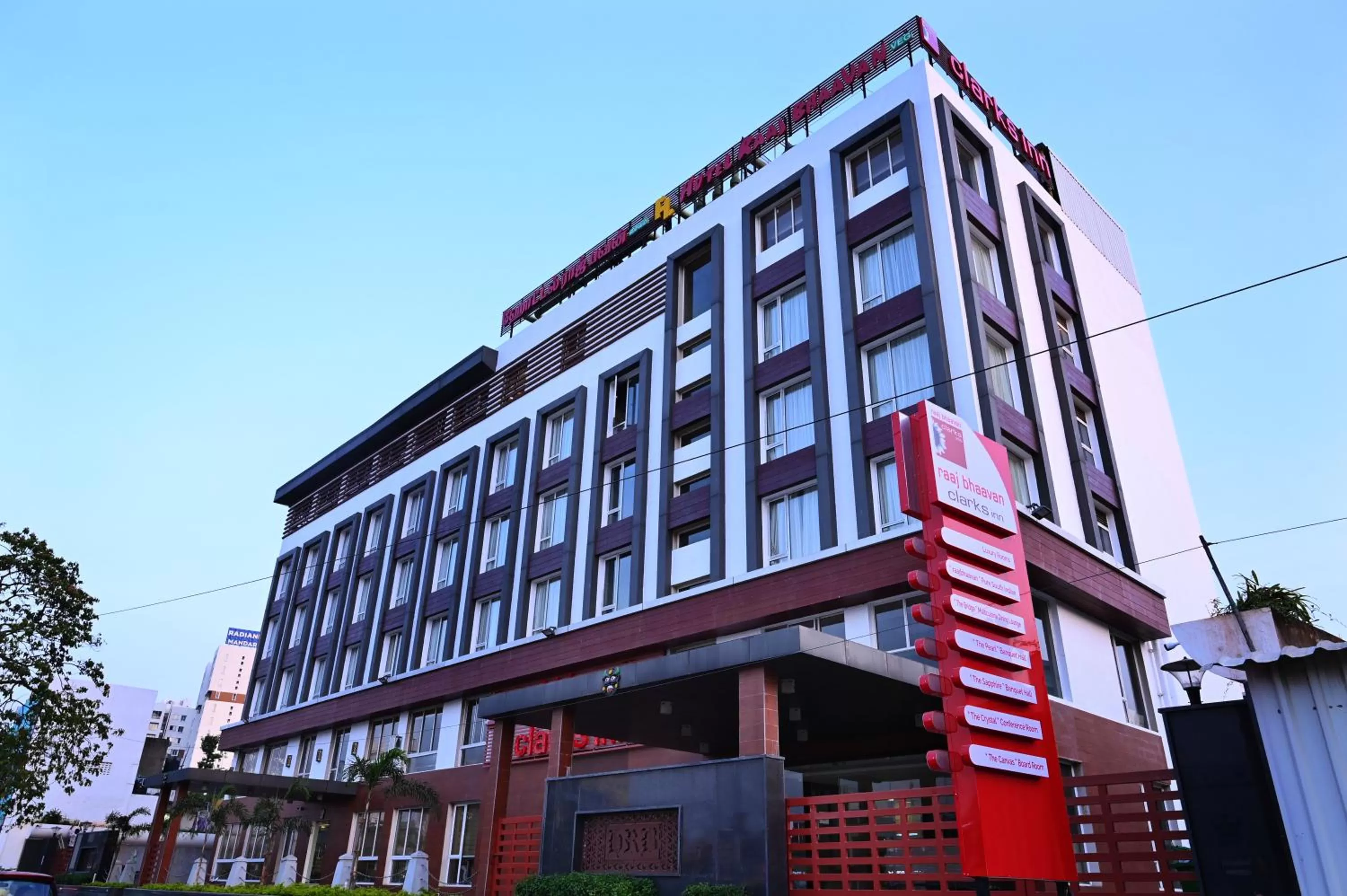Property building in Raaj Bhaavan Clarks Inn Chennai