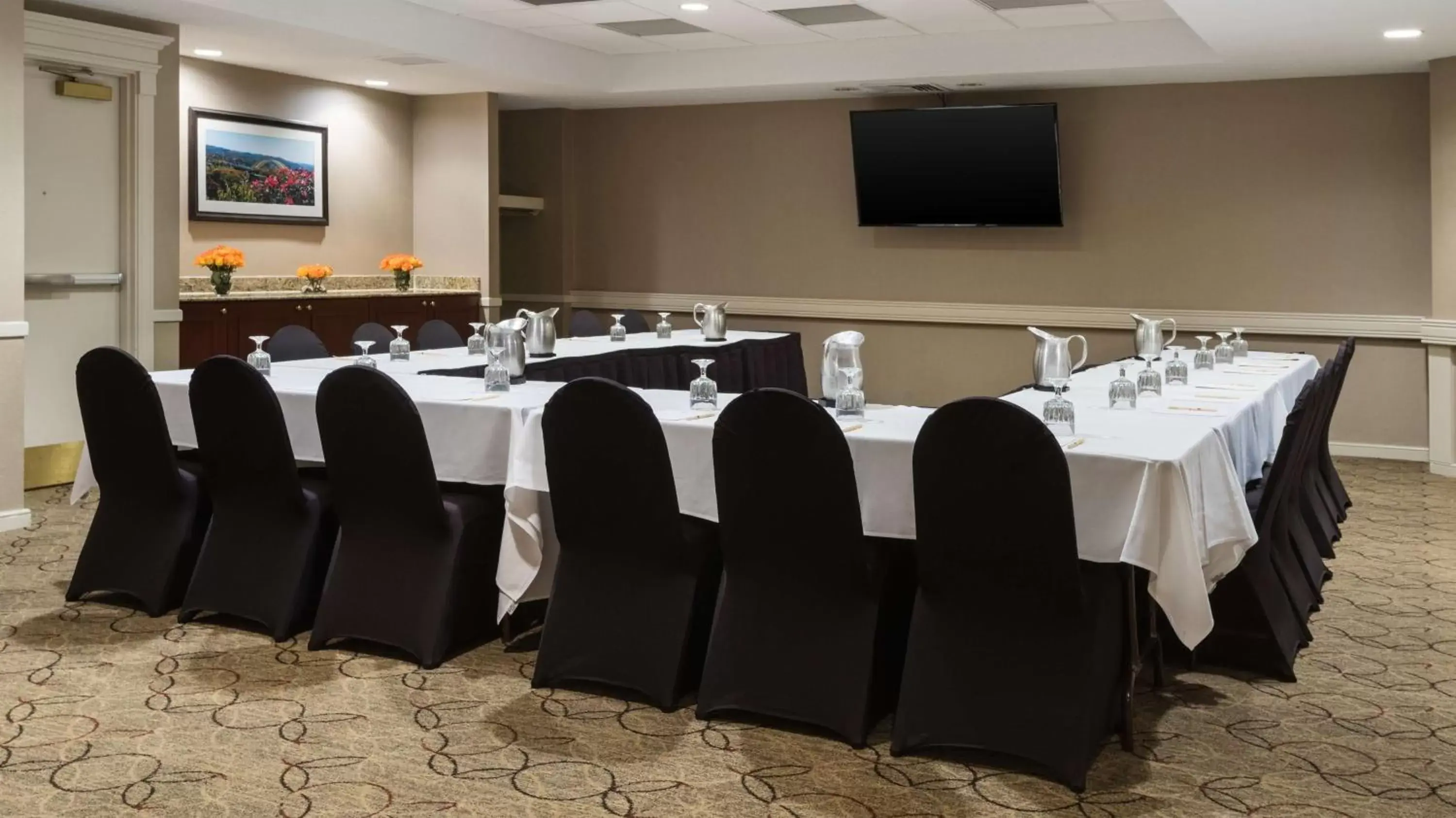 Meeting/conference room in DoubleTree Suites by Hilton Hotel Cincinnati - Blue Ash